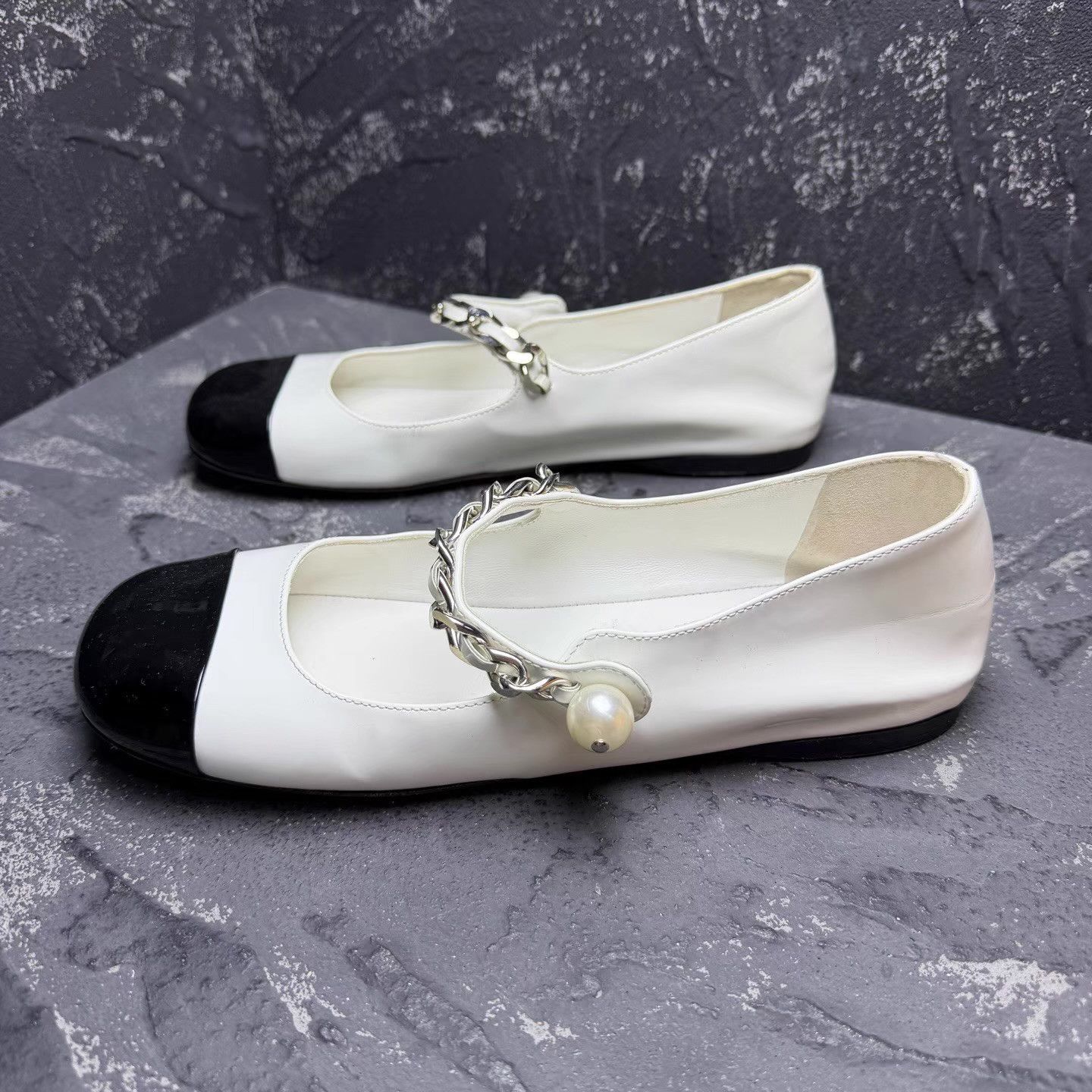 Miu Miu Miu Miu Mary Jane Flats with Pearl Buckle Q10 Size US 7 / IT 37 - 2 Thumbnail