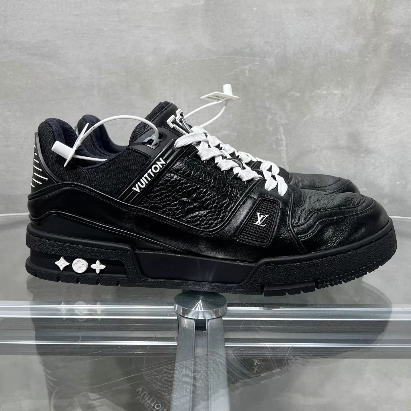Louis Vuitton Louis Vuitton LV Trainer Black Warrior UK7 (41) Size US 8 / EU 41 - 4 Thumbnail
