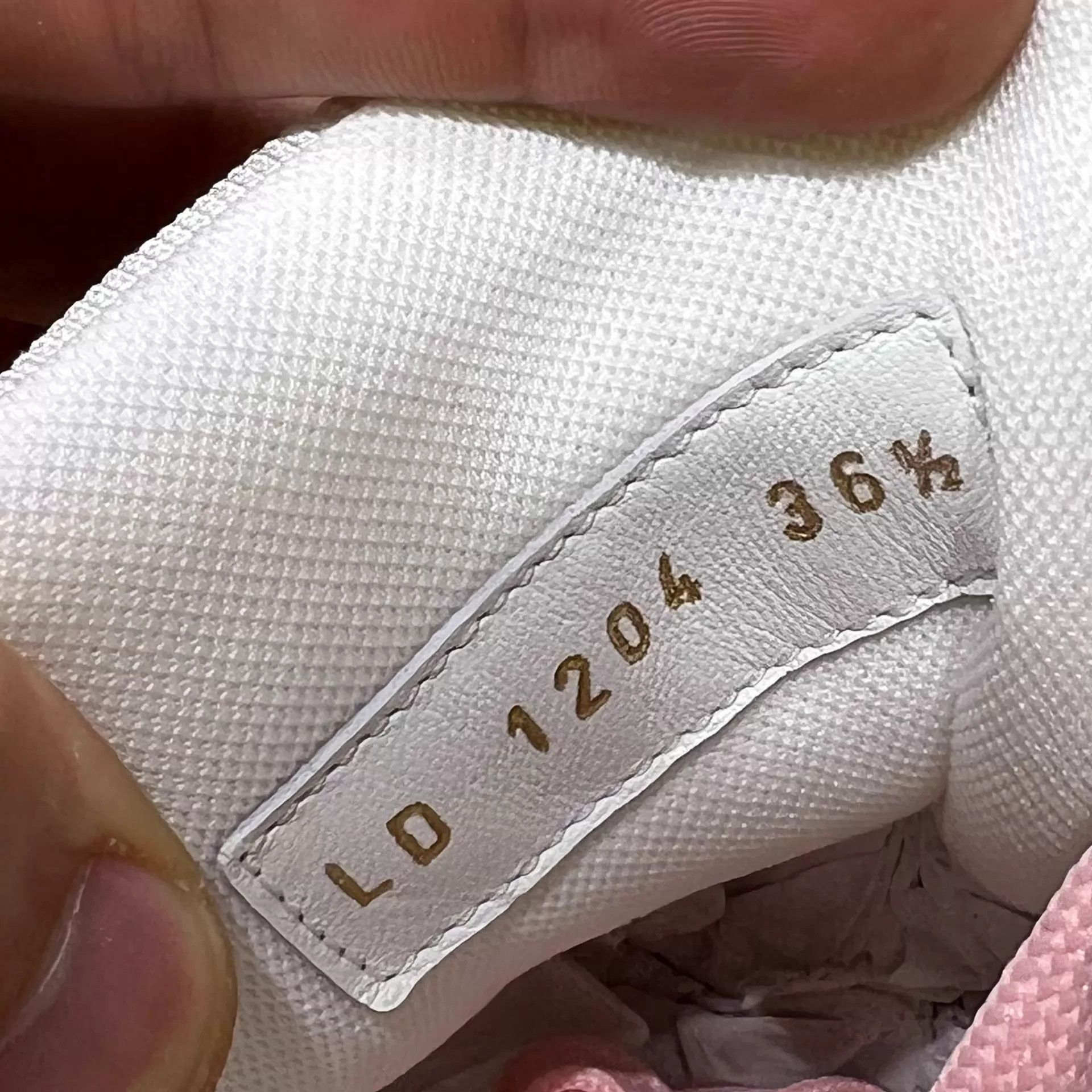 Louis Vuitton Louis Vuitton Trainer White/Pink Women's UK2.5/36.5 New Size US 6 / IT 36 - 8 Thumbnail