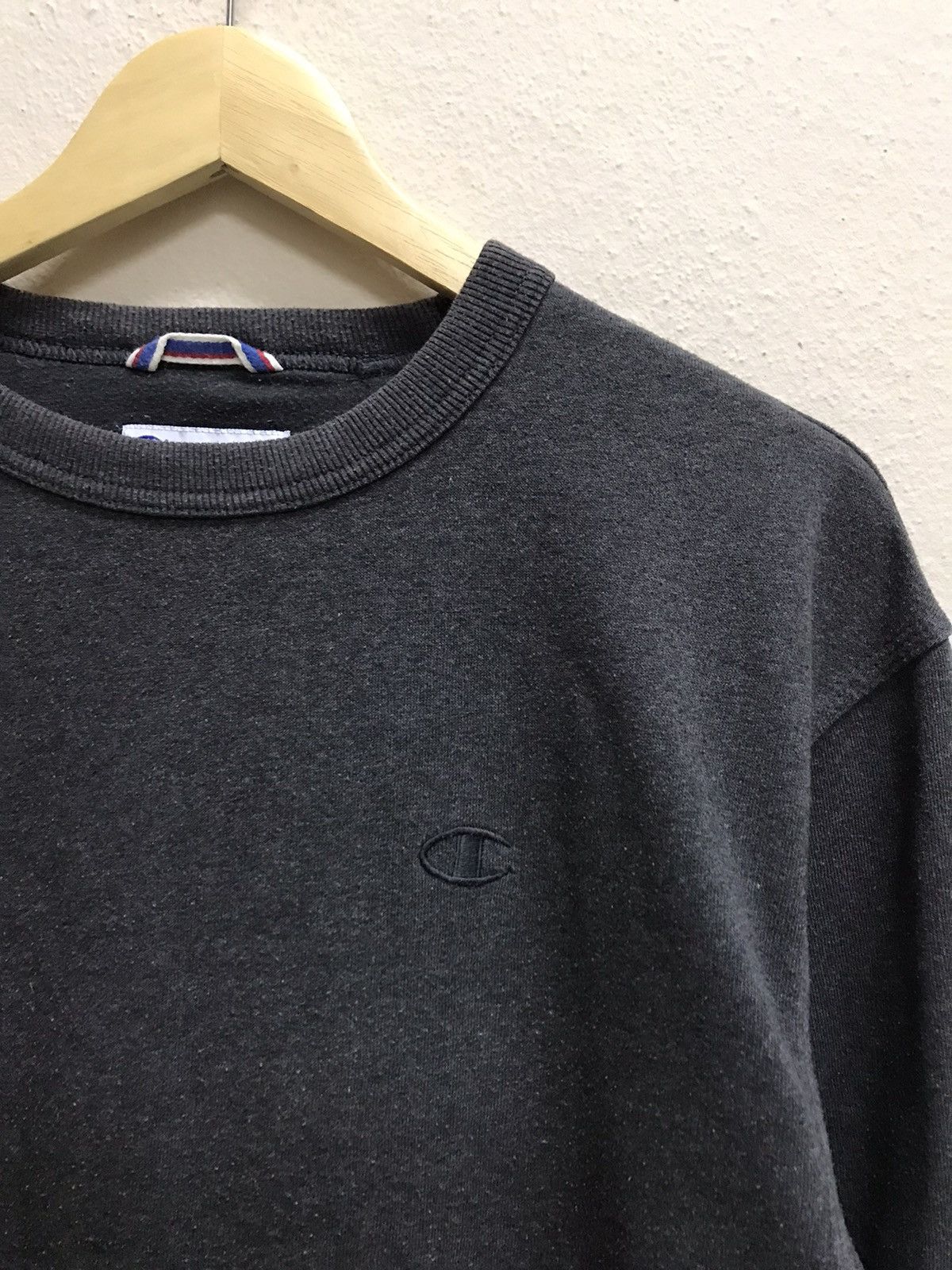 Champion CHAMPION AUTHENTIC ATHLETICWEAR SMALL LOGO SWEATSHIRT Size US M / EU 48-50 / 2 - 6 Thumbnail
