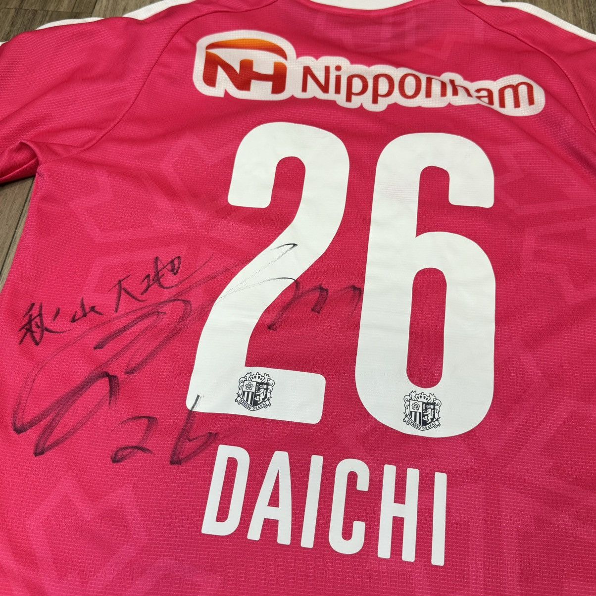 Puma Osaka Cerezo 2018 squad signed jersey Size US M / EU 48-50 / 2 - 3 Thumbnail