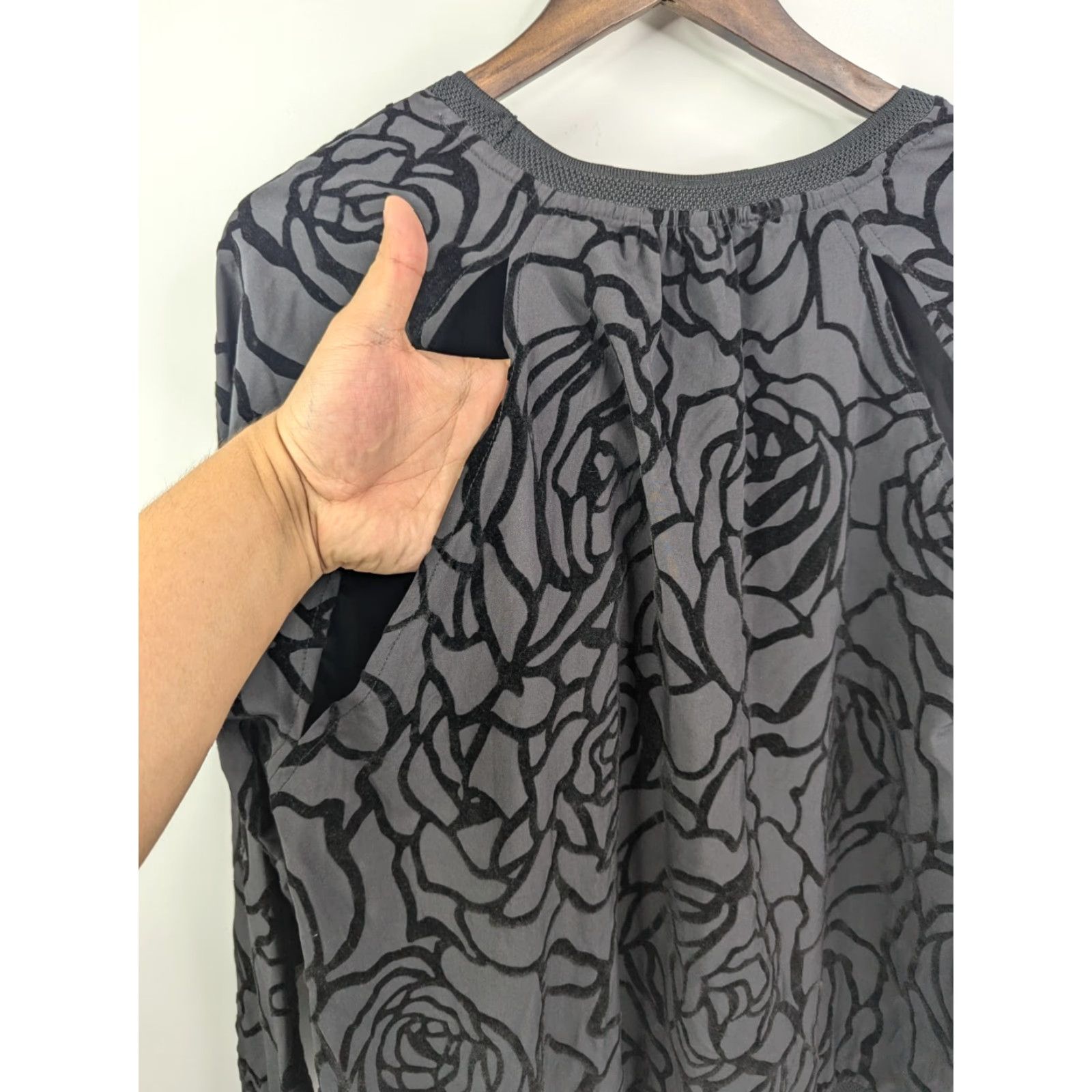 Fabletics Fabletics Blouse Long Sleeve Top 2XL Black Floral Crew Neck Pullover Casual Women Shirt Top Size XXL / US 16-18 / IT 52-54 - 4 Thumbnail