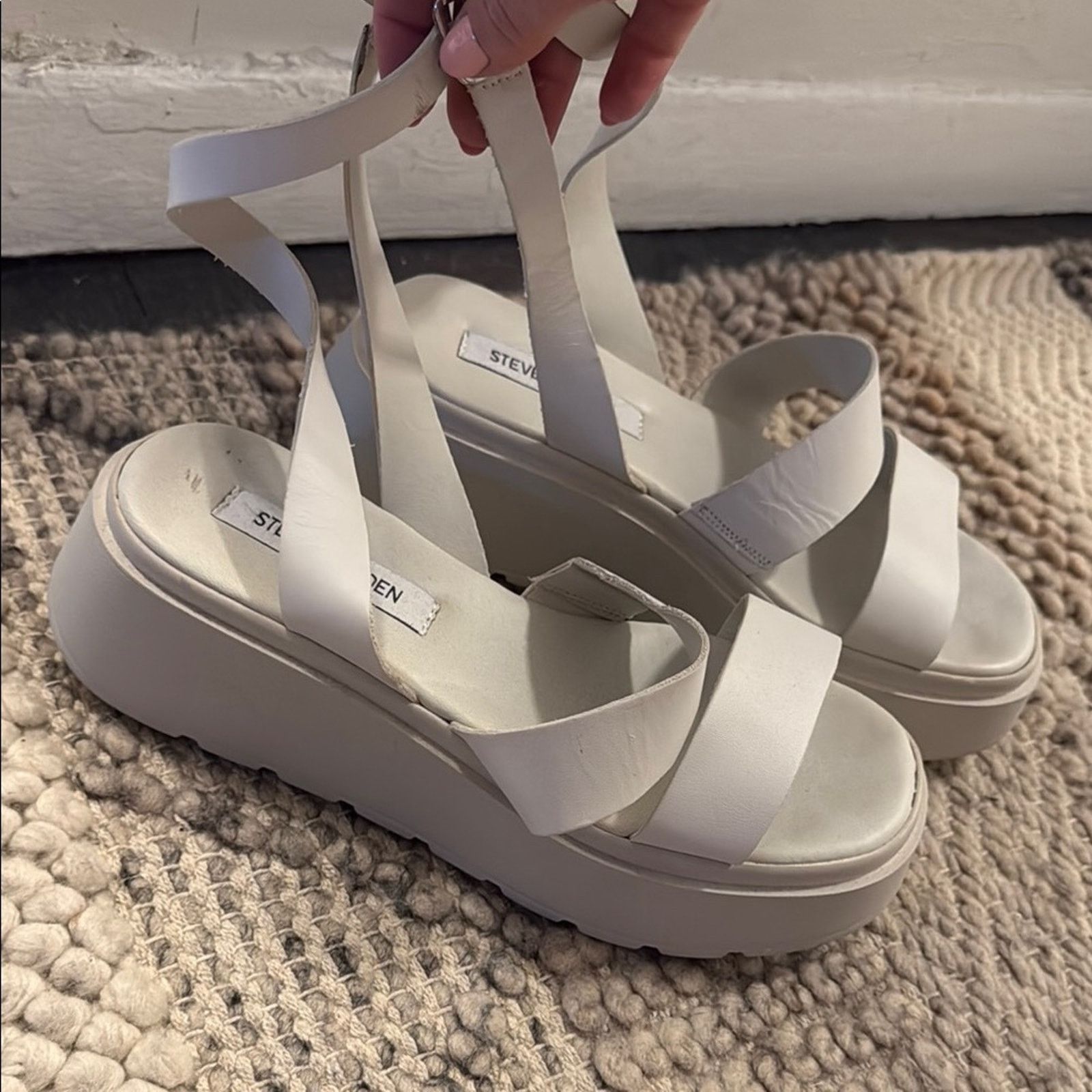 Steve Madden NWT Steve Madden Women's White Platform Sandals Size 9 Size US 9 / IT 39 - 1 Thumbnail