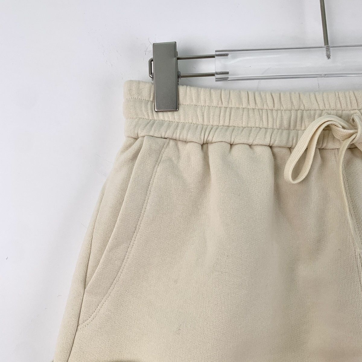 Miu Miu Miu Miu Beige Letter Logo Embroidered Casual Shorts K26WX Size 27" / US 4 / IT 40 - 3 Thumbnail