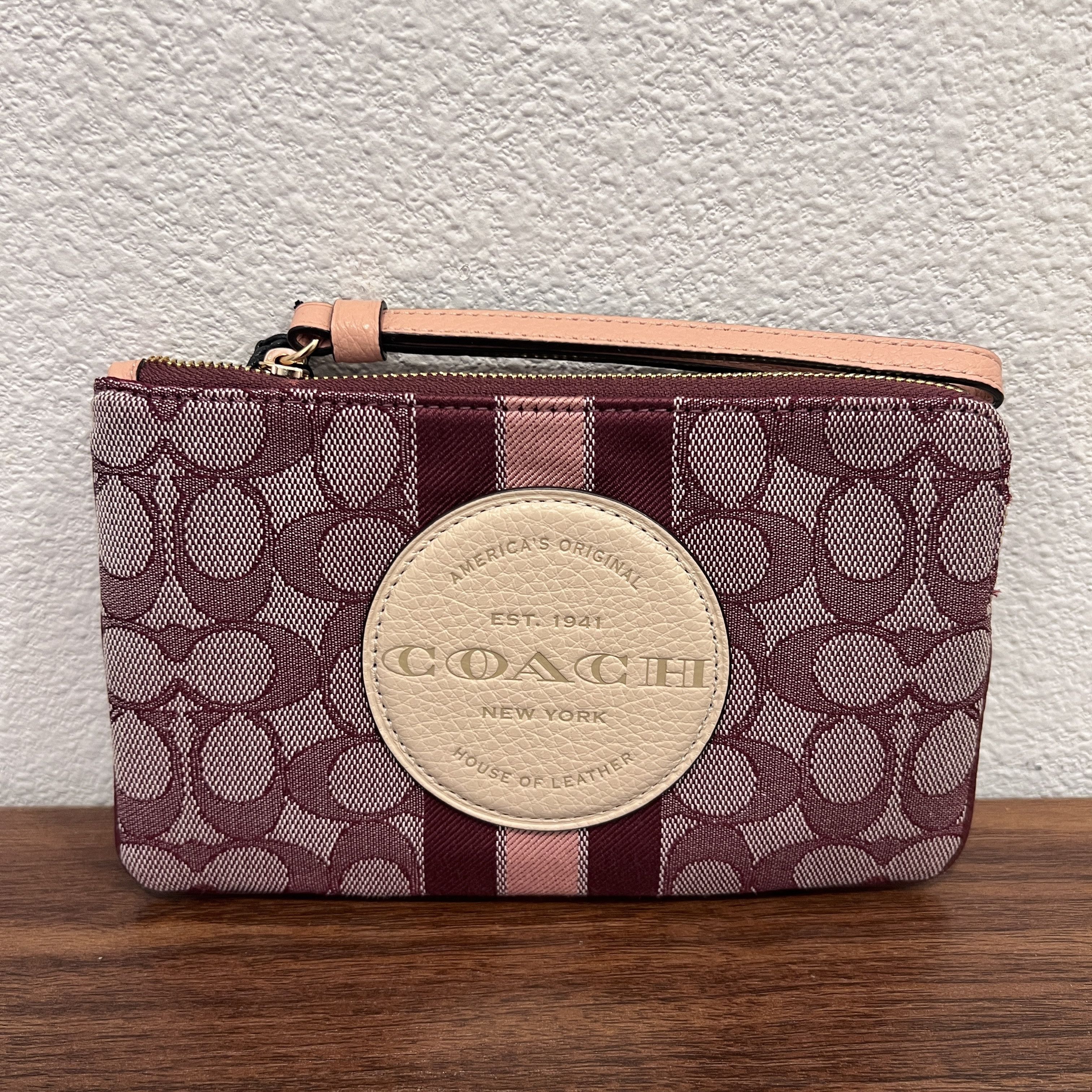 Nwt coach Dempsey Large Corner Zip sold Wristlet In Signature Jacquard