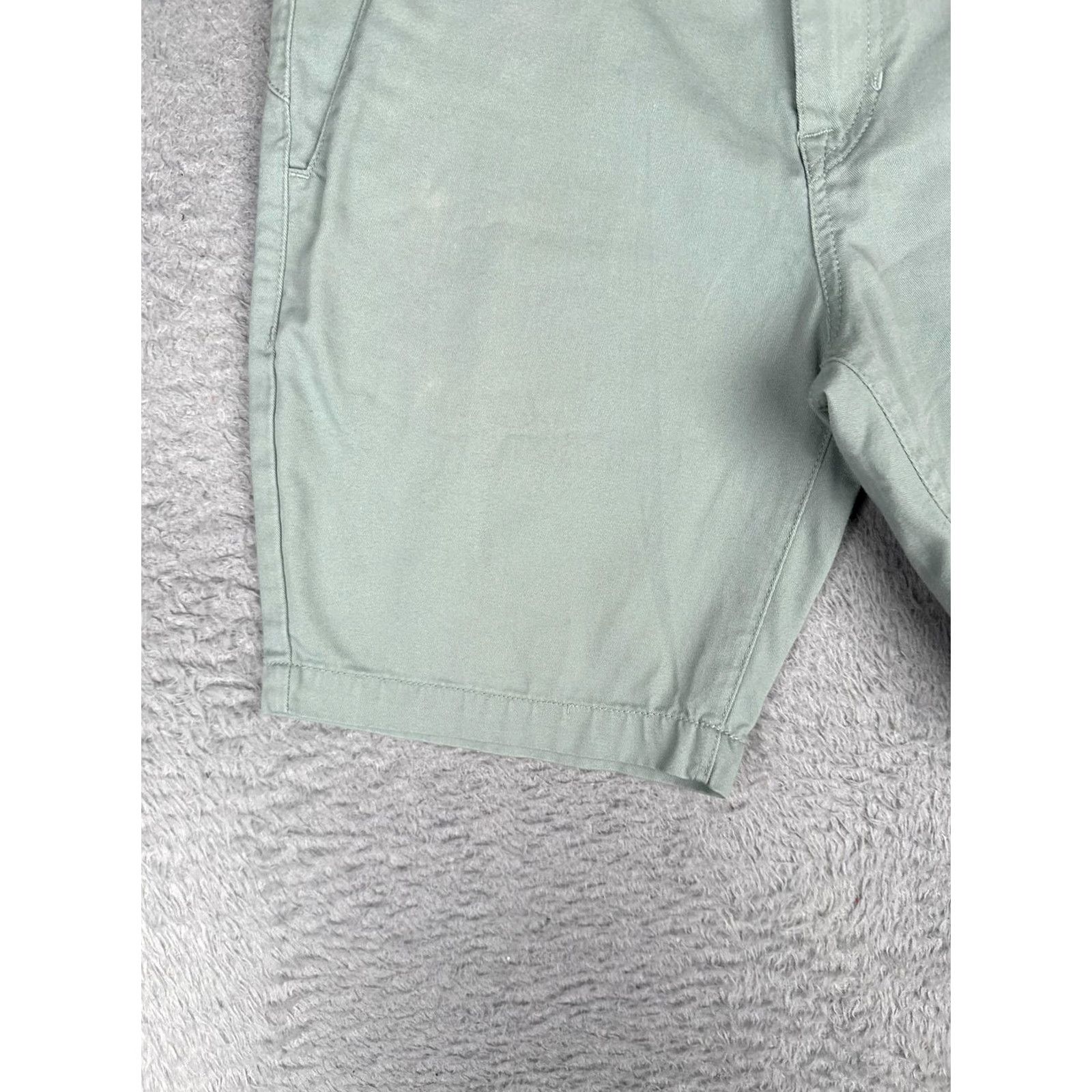 Volcom Volcom Shorts Mens 28 Green Canvas Chino Flat Front 8 Inseam Casual Summer Wear Size US 28 / EU 44 - 3 Thumbnail