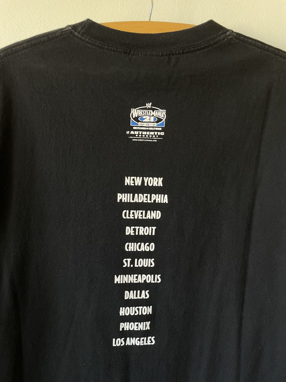 Vintage × WWE Vintage 2004 WWE Wrestle Mania 21 Tour tee Size US L / EU 52-54 / 3 - 7 Thumbnail