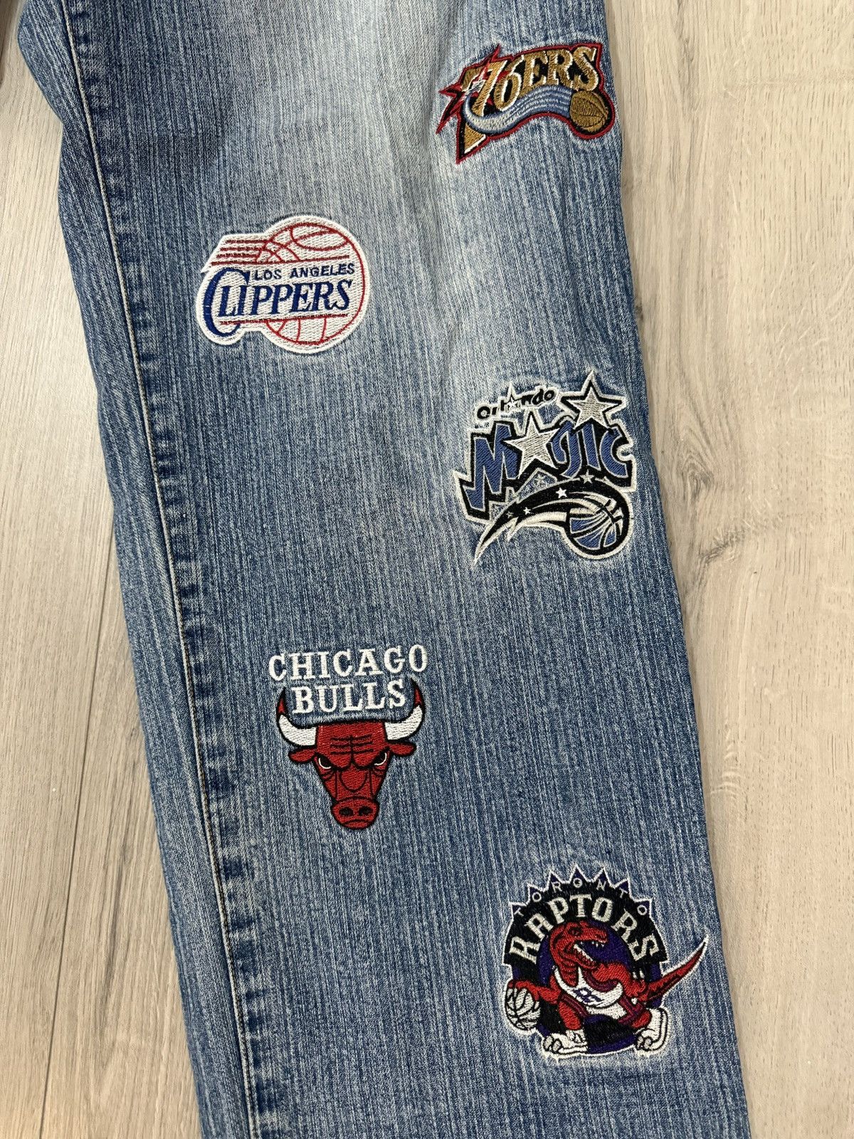 NBA Late 2000s NBA UNK Patch Team Logos Blue Baggy Jeans (37x33) Size US 37 - 9 Thumbnail