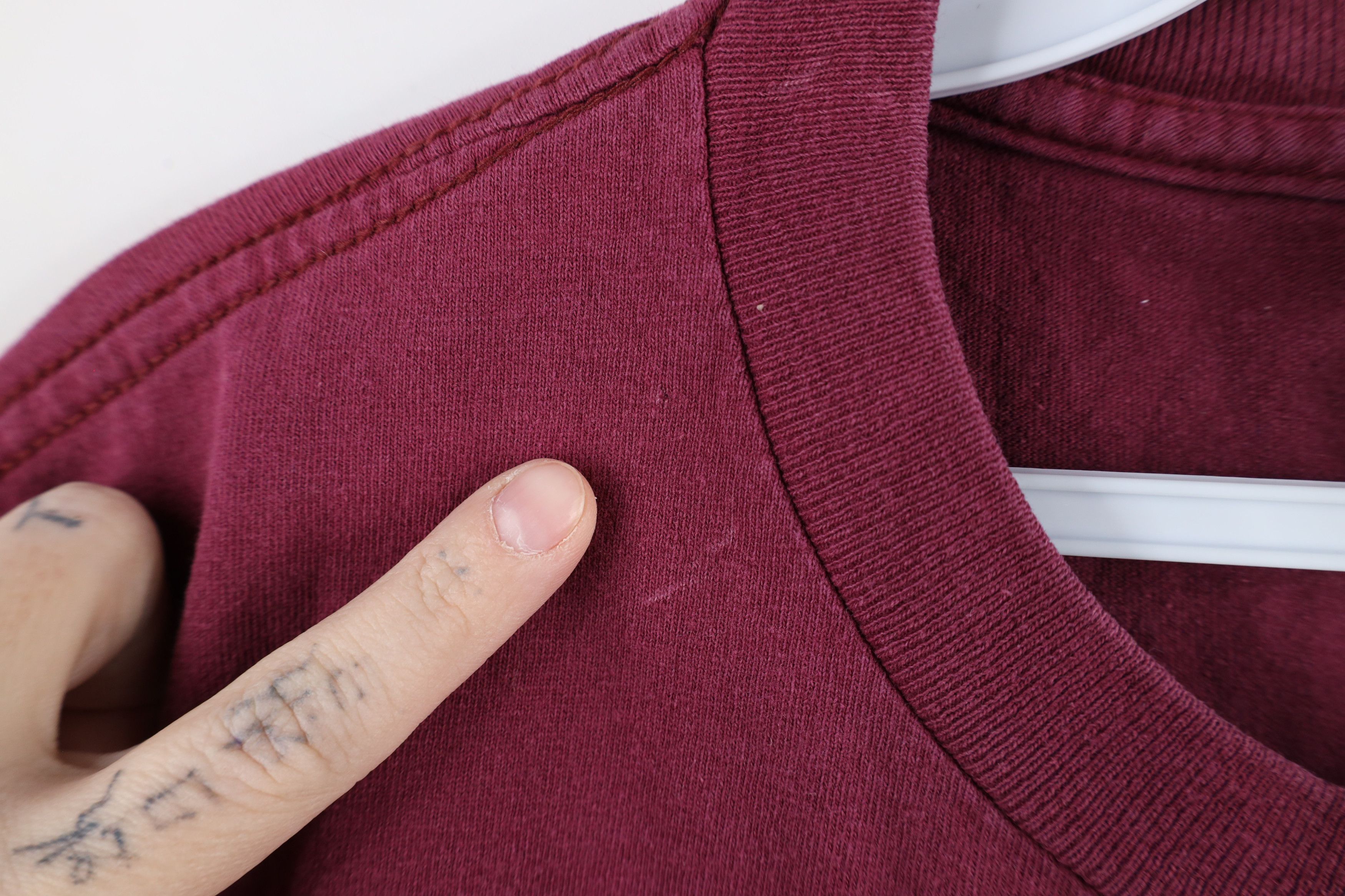 Vintage Vintage 90s Streetwear Faded Blank Cotton T-Shirt Maroon Size US L / EU 52-54 / 3 - 6 Thumbnail