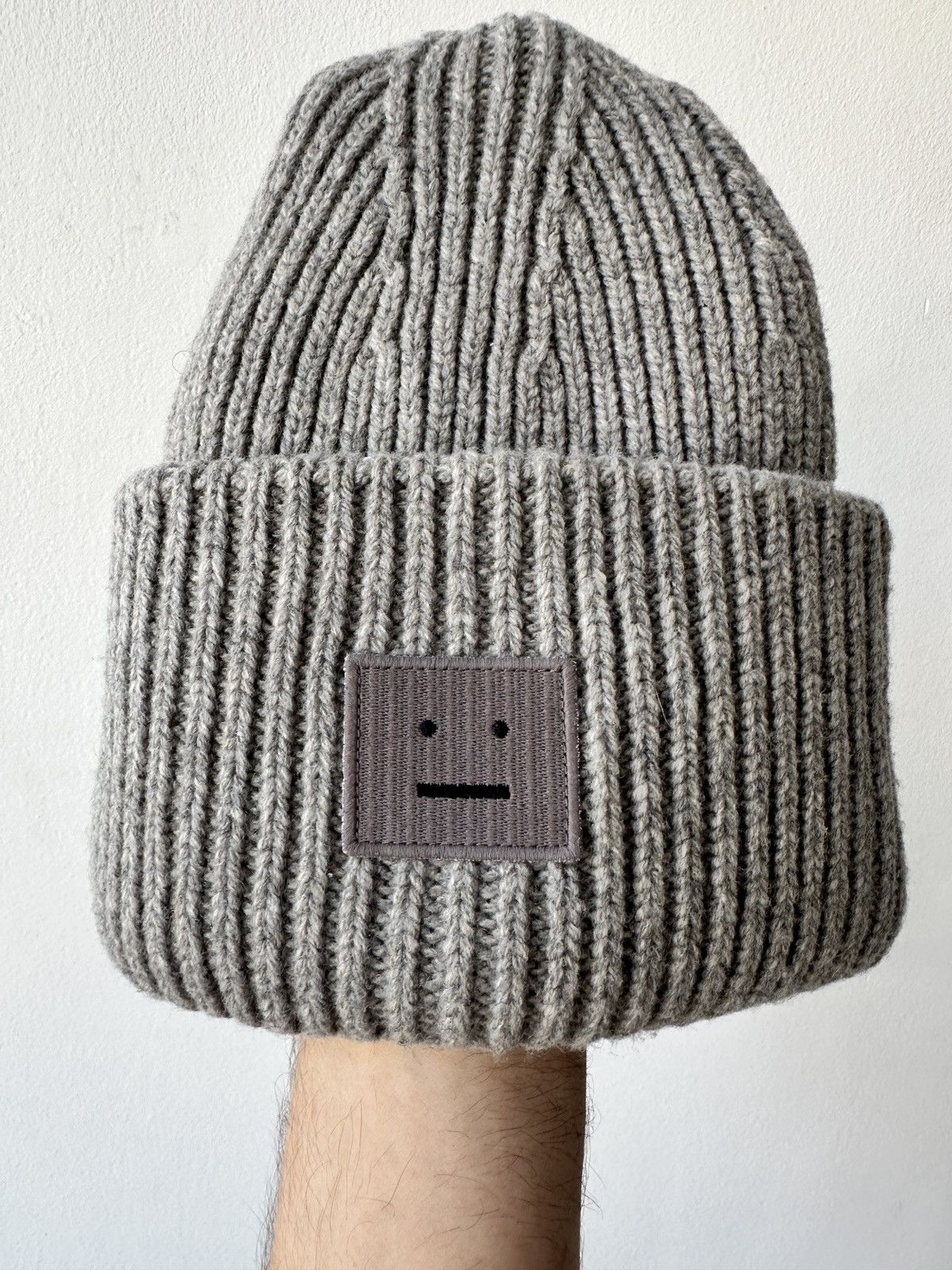 Acne Studios Acne Studios Gray Ribbed Beanie with Smiley Patch 100% Wool Size ONE SIZE - 2 Thumbnail