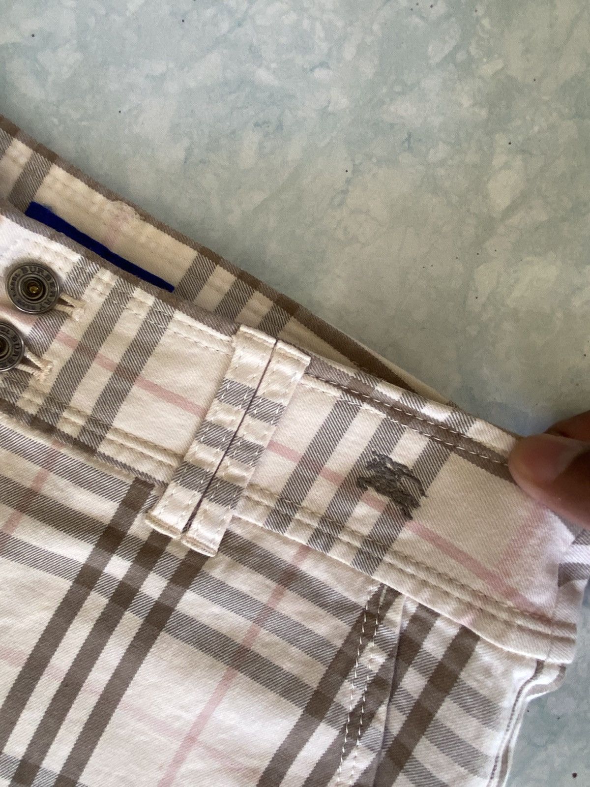 Burberry Burberry Blue Label nova check shorts pink accent stripe. Size 28" / US 6 / IT 42 - 9 Thumbnail
