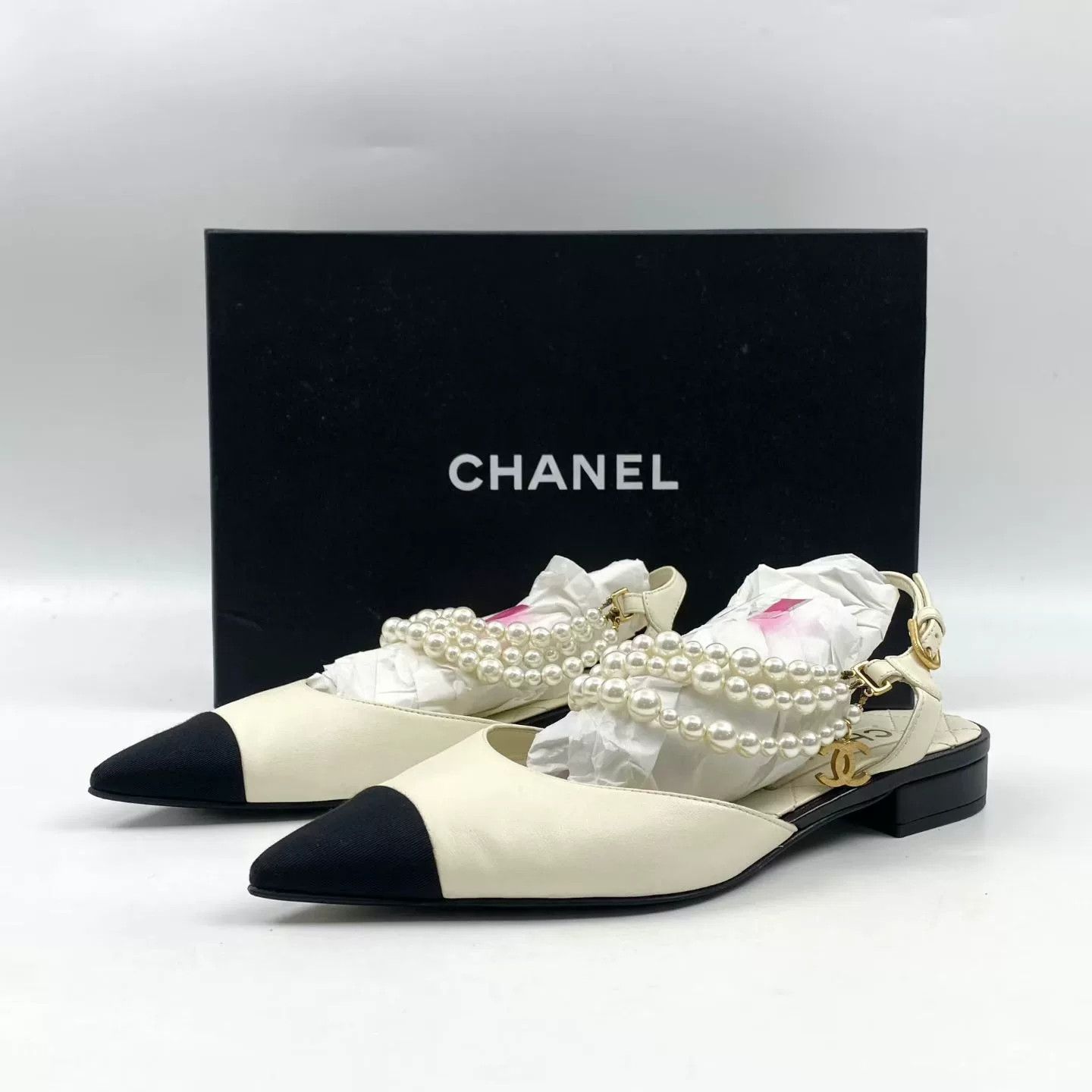 Chanel Chanel White Pearl Buckle Flat Sandals Size US 5 / IT 35 - 1 Thumbnail