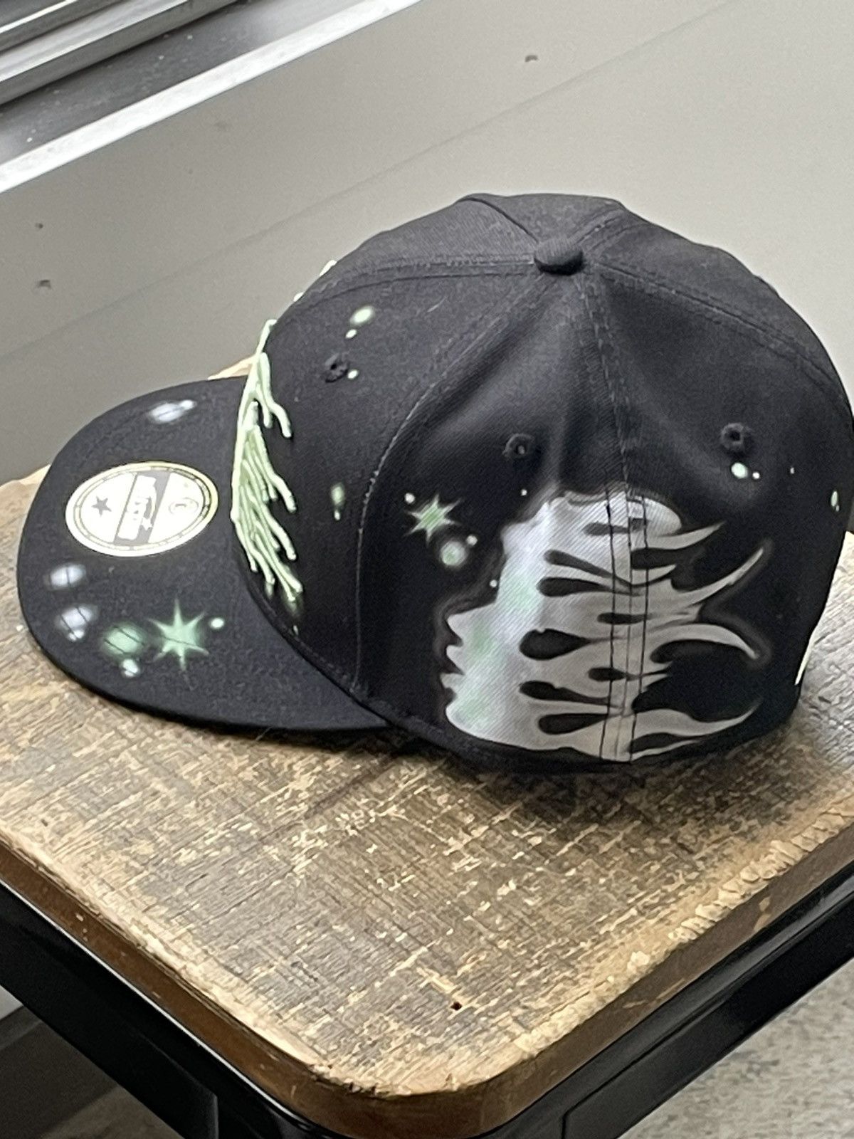 帽子 Hellstar NY Snapback Graffiti Hat 7 2/1 Hellstar NY Fitted Graffiti Hat Black - Accessories