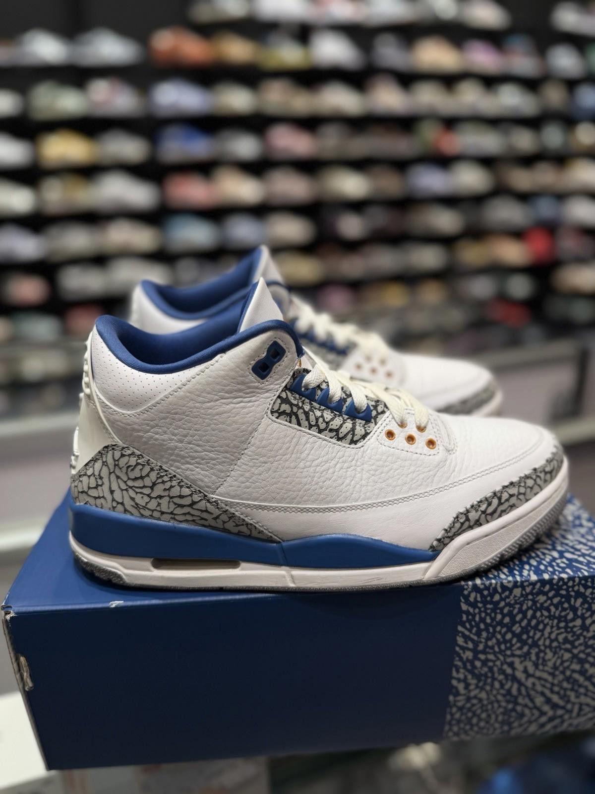 Jordan Brand Jordan 3 Retro Washington Wizards Size 9.5 Pre-Owned Blue Size US 9.5 / EU 42-43 - 4 Thumbnail