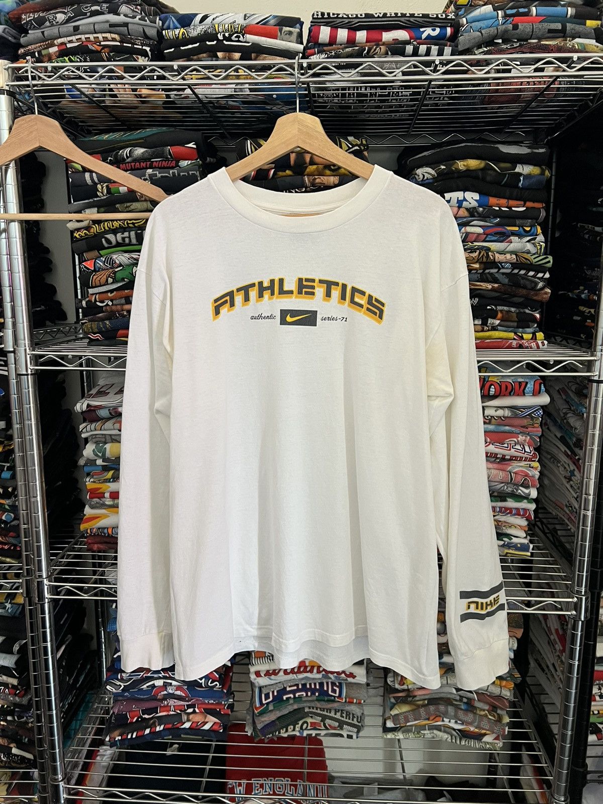 Nike 2000s Nike Athletics Mini Swoosh Center Tee Size US M / EU 48-50 / 2 - 1 Thumbnail