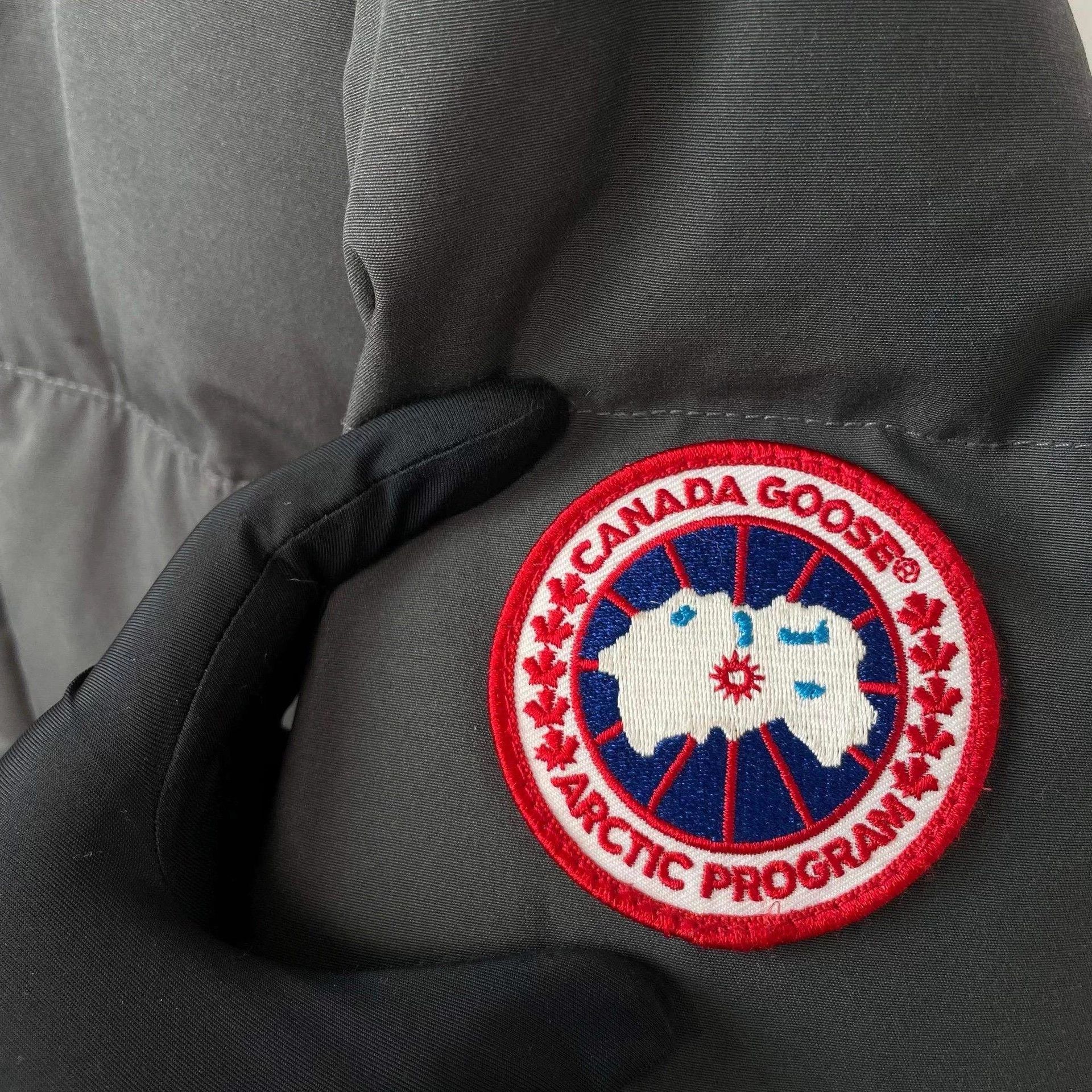 Canada Goose Canada Goose S down puffer jacket Size US S / EU 44-46 / 1 - 9 Thumbnail