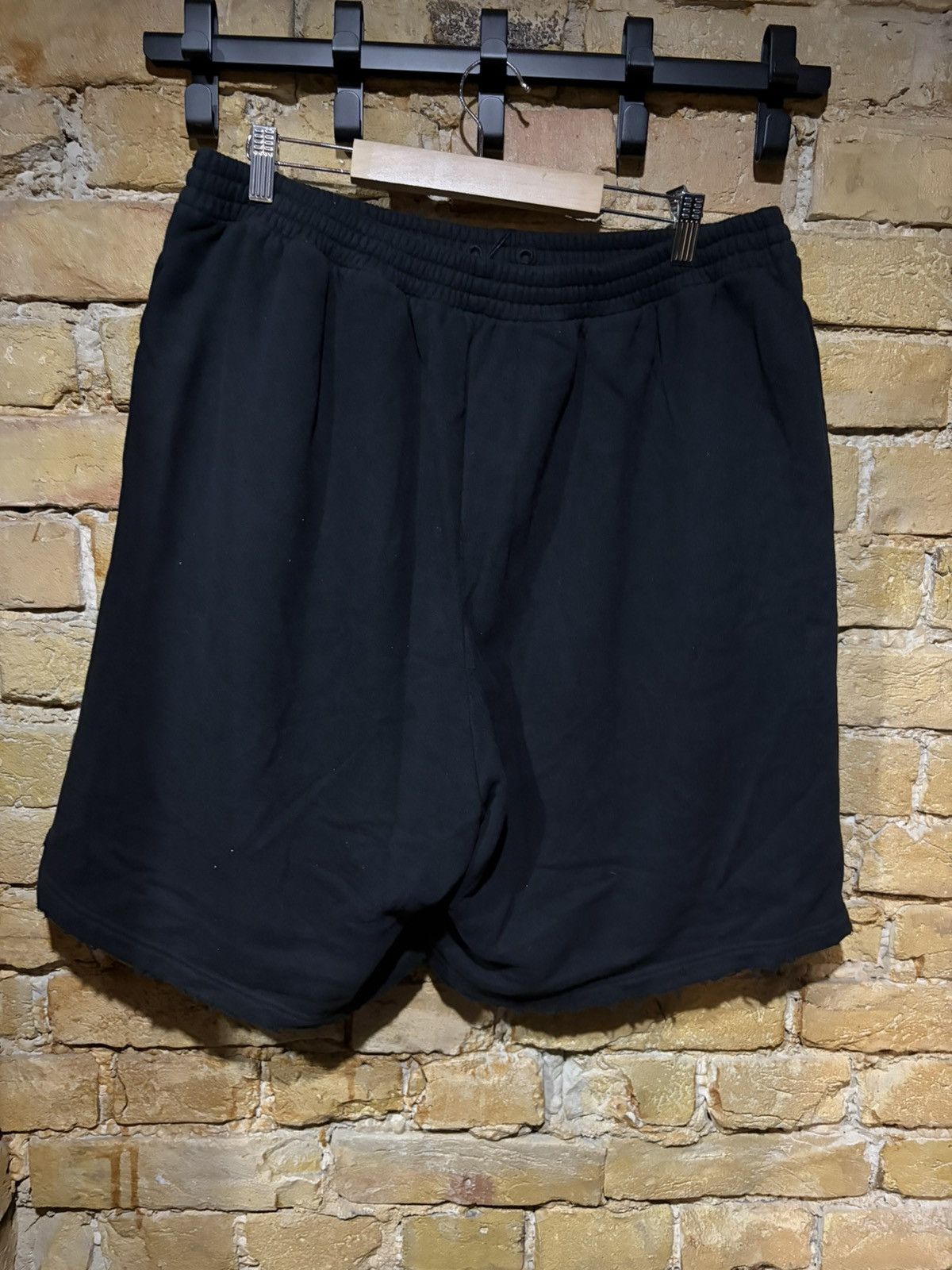Balenciaga balenciaga sporty b trashed shorts Size US 31 - 2 Thumbnail