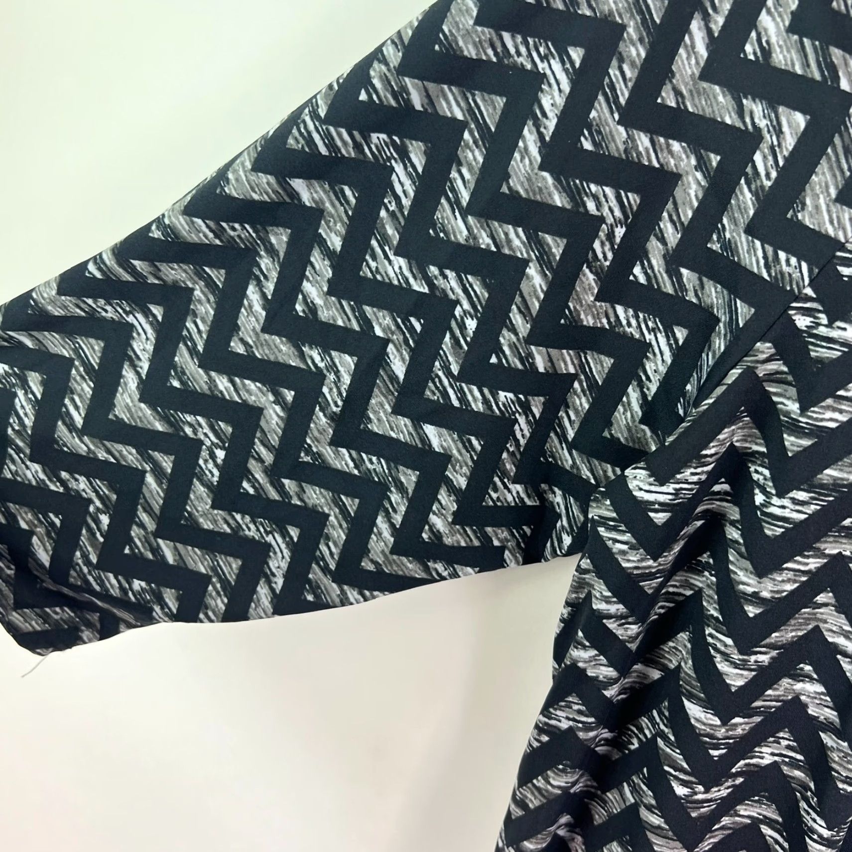 Vintage Fury Top Geometric Print Womens 3XL Black/Gray Size XXL / US 16-18 / IT 52-54 - 4 Thumbnail
