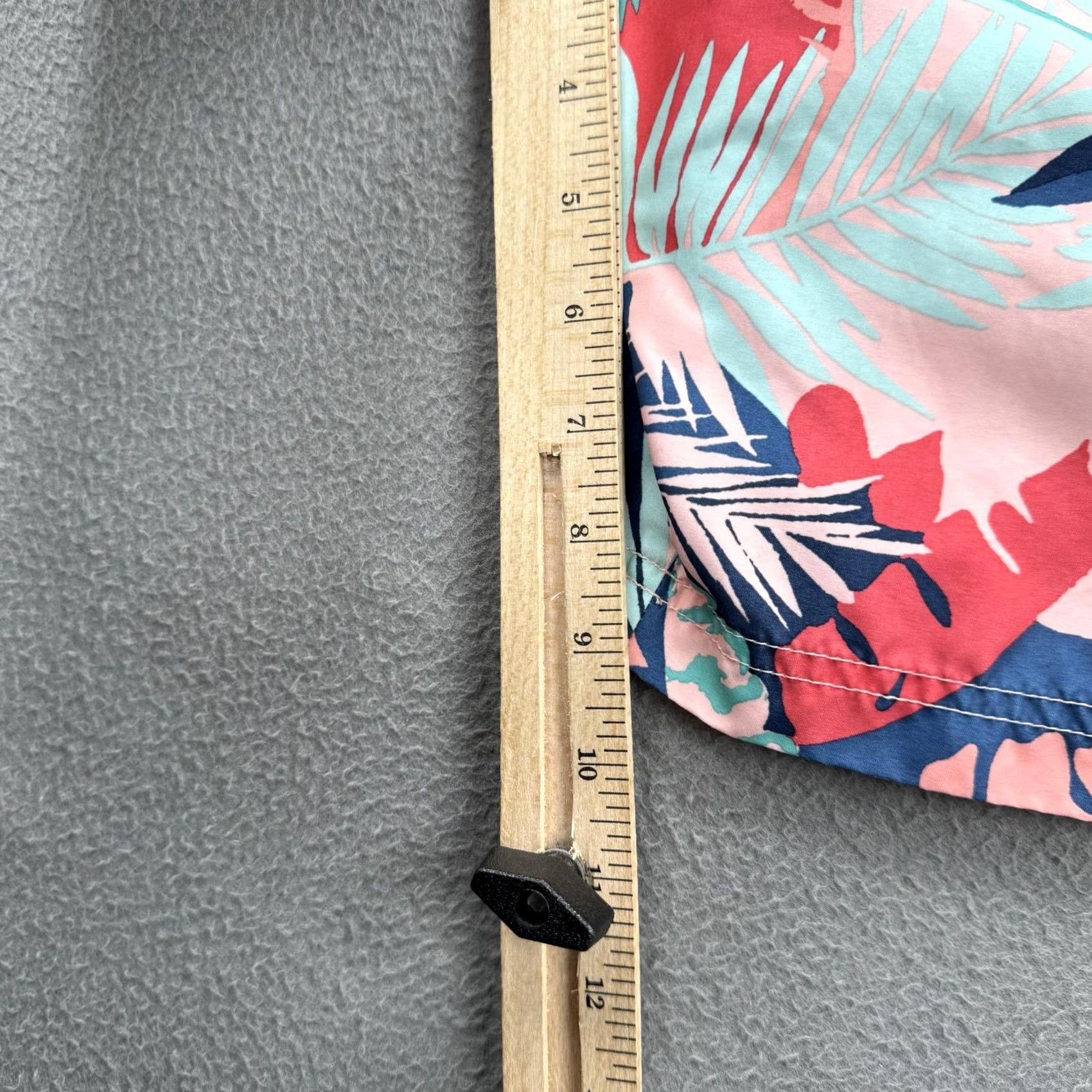 American Eagle Outfitters American Eagle Outfitters Swim Trunks Mens Large Multicolor Tropical Lion Print Beach Trunks Sharks? Size US 33 - 7 Thumbnail