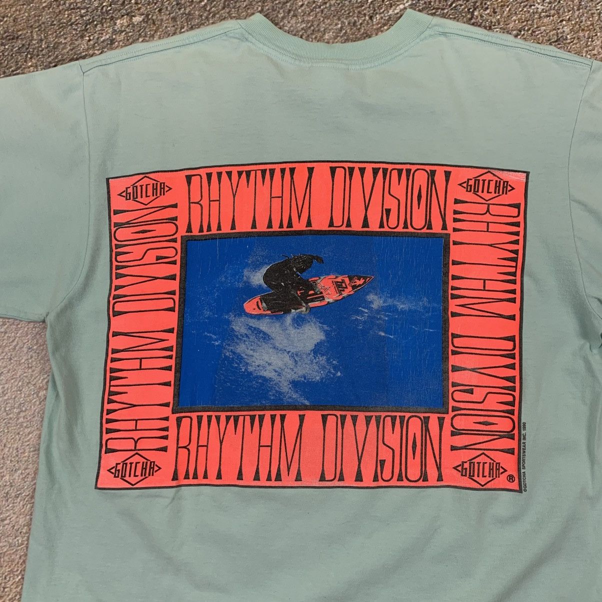 Gotcha 1990 Gotcha Surfing Sun faded Vintage t shirt Size US L / EU 52-54 / 3 - 2 Thumbnail