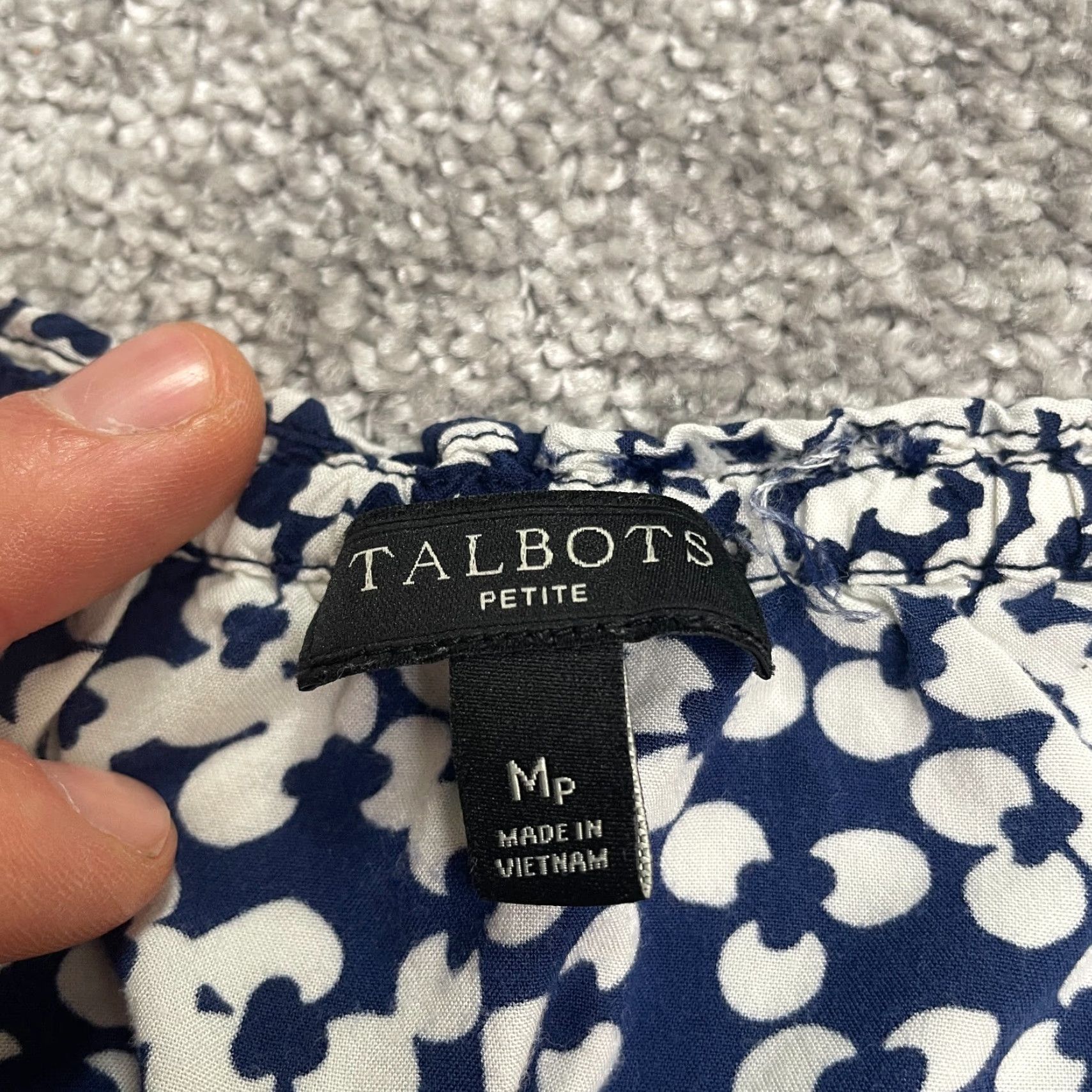 Talbots Talbots Blouse Shirt Women Petite Tunic Blue White Floral Knit Rayon Long Sleeve V-Neck Tie Casual Size M / US 6-8 / IT 42-44 - 6 Thumbnail