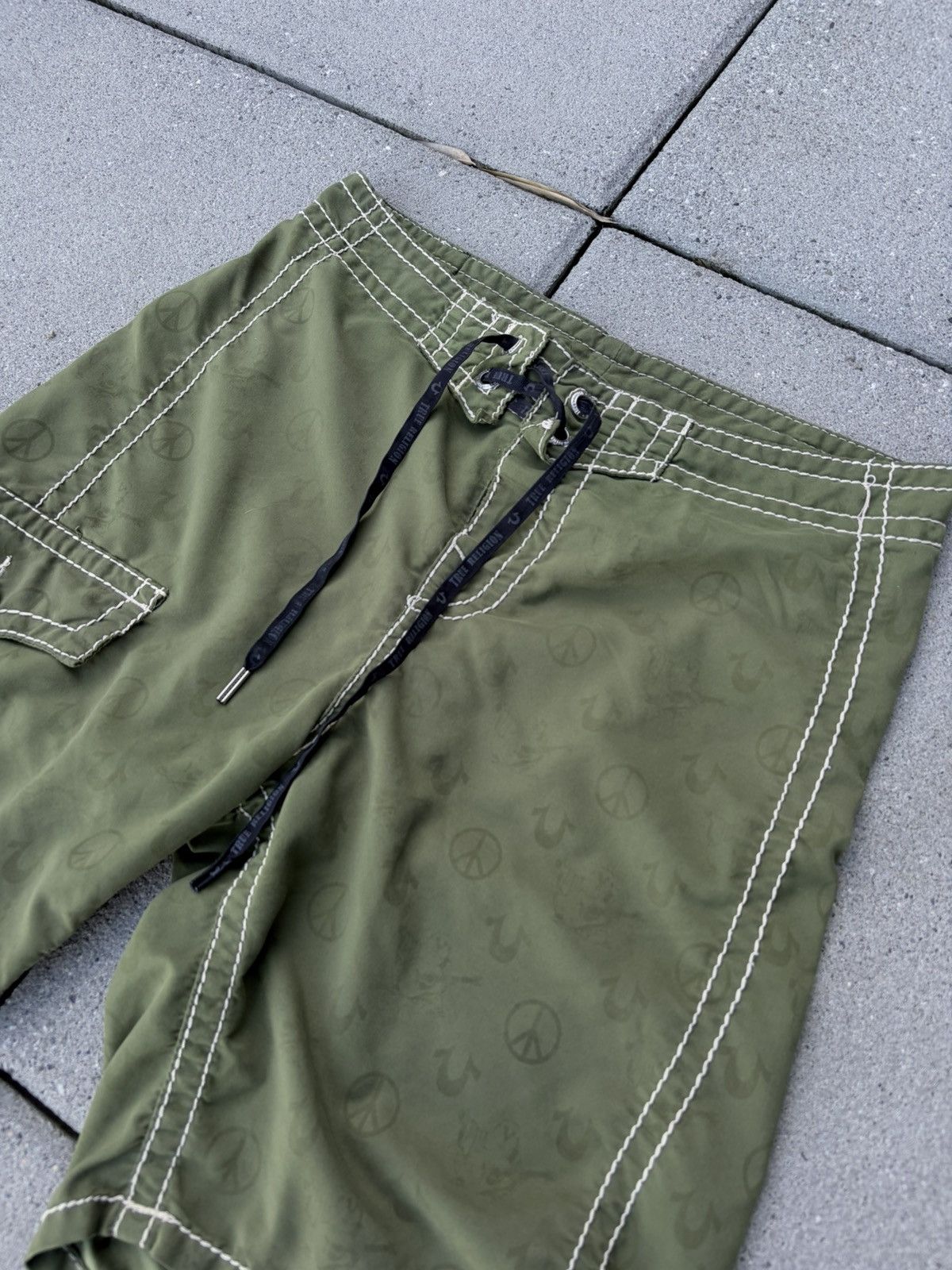 True Religion True Religion Monogram Shorts All Over Print Size US 32 / EU 48 - 3 Thumbnail