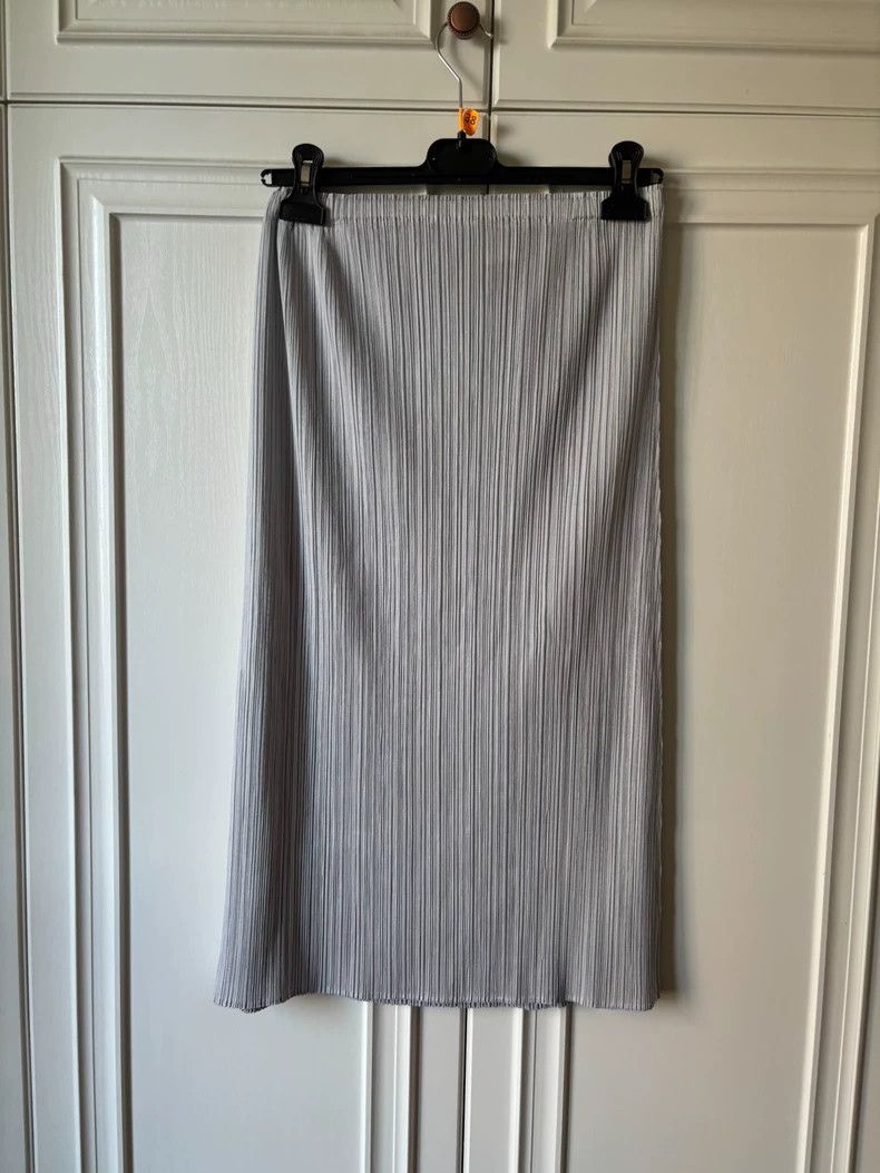 Issey Miyake Issey Miyake size:2 Light grey pleated skirt Size 22" - 2 Thumbnail