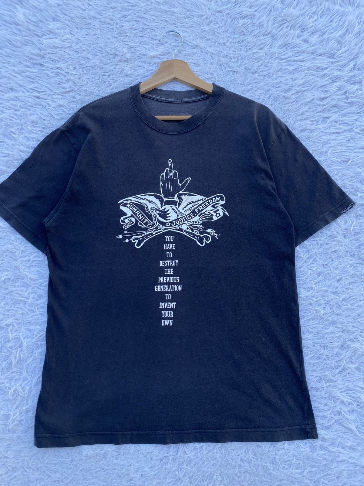 Neighborhood Rare Vintage 2004 Neighborhood "Fight Alone" Tshirt Size US L / EU 52-54 / 3 - 6 Thumbnail