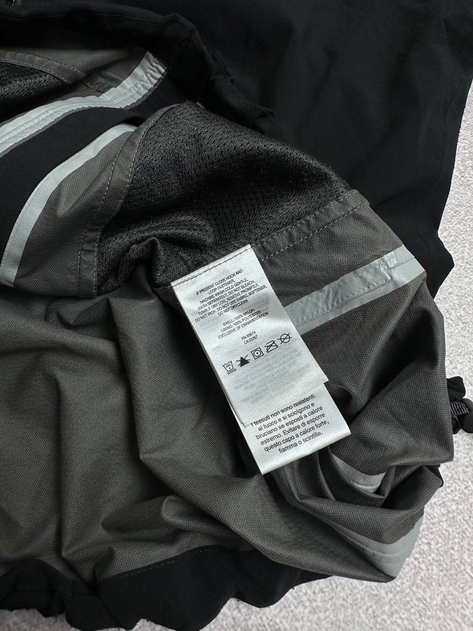 Mountain Hardwear Vintage Mountain Hardwear Waterproof Membrane Jacket Womans Size M / US 6-8 / IT 42-44 - 10 Thumbnail