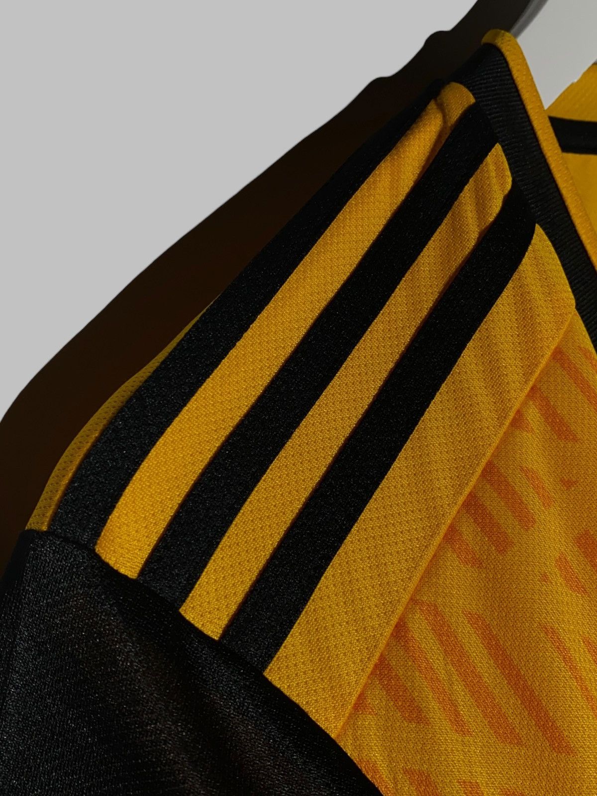 Adidas Adidas FC Wolves Wolverhampton 2020 Home Football Shirt Size US M / EU 48-50 / 2 - 9 Thumbnail