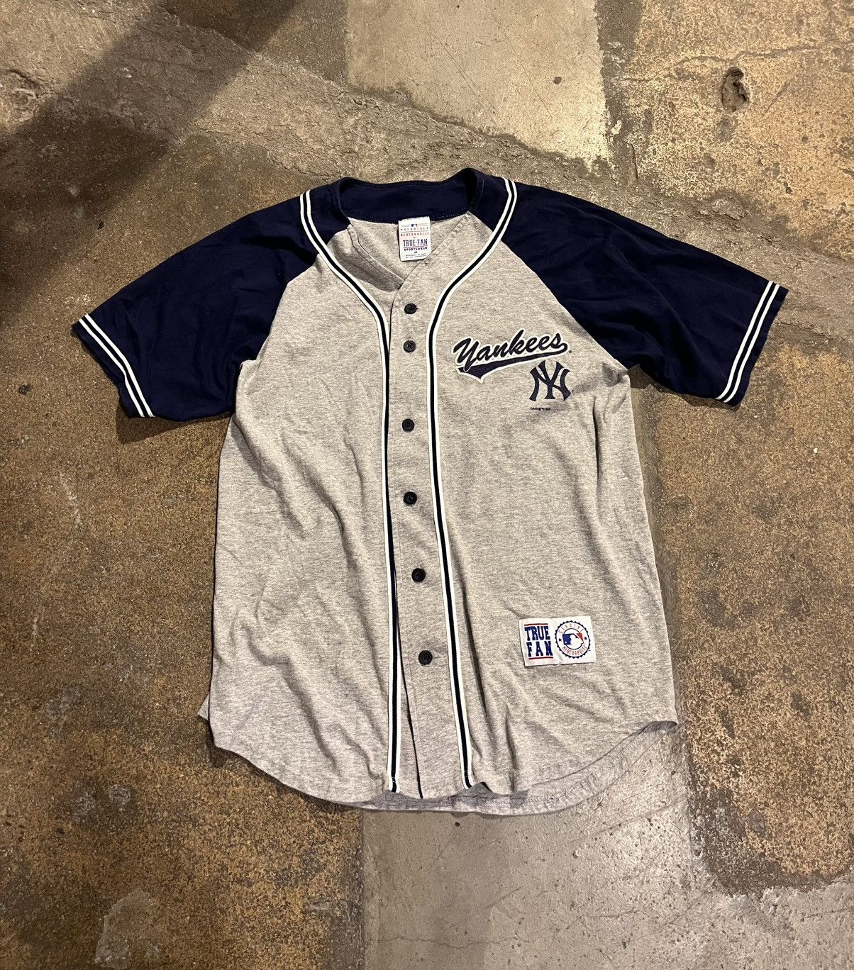 Other 1998 True Fan Derek Jeter New York Yankees MLB Jersey SZ M Size US M / EU 48-50 / 2 - 3 Thumbnail