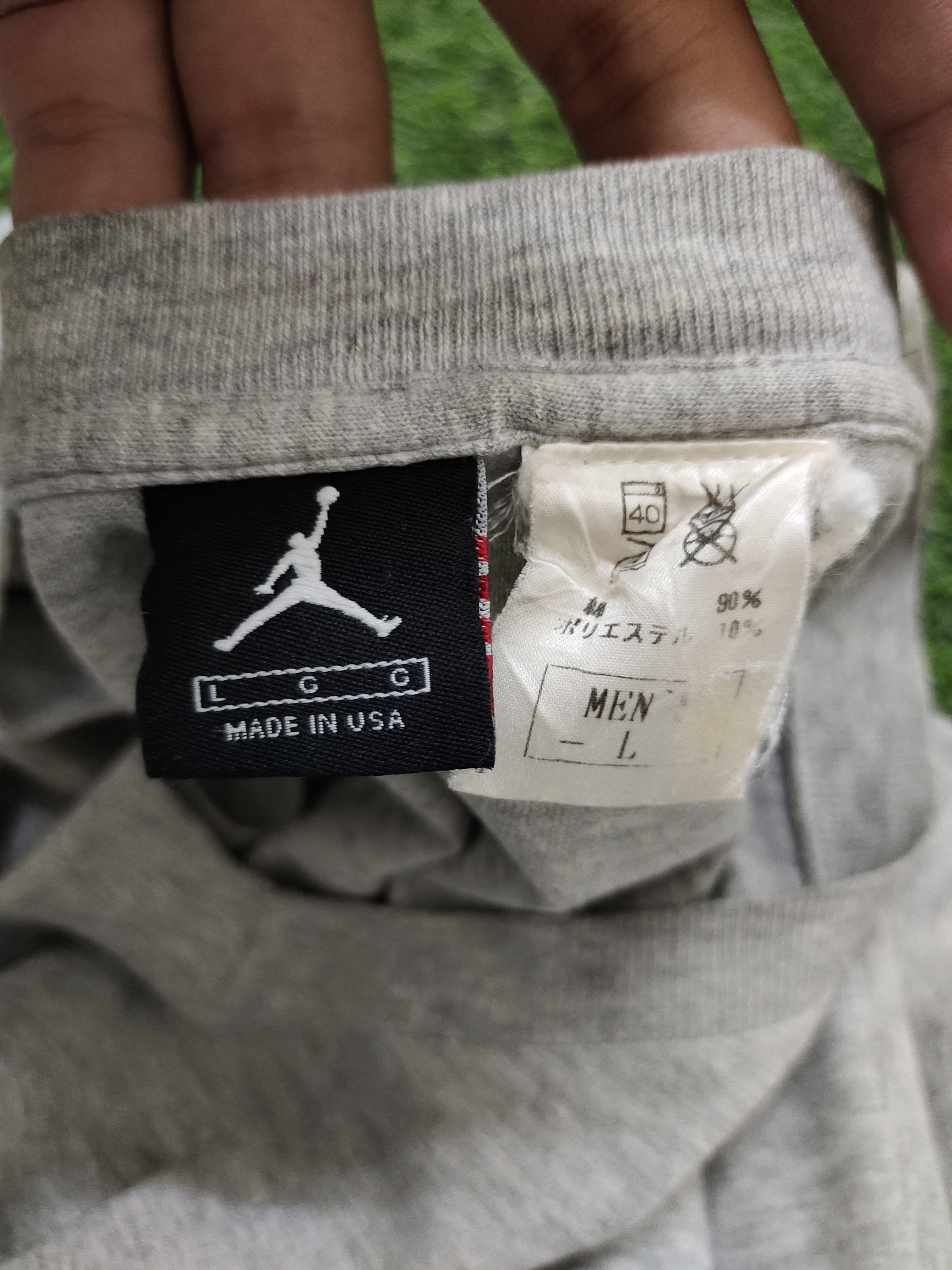 Jordan Brand Vintage 90s Nike Jordan Brand Basketball Center Logo T-Shirt Size US L / EU 52-54 / 3 - 11 Thumbnail