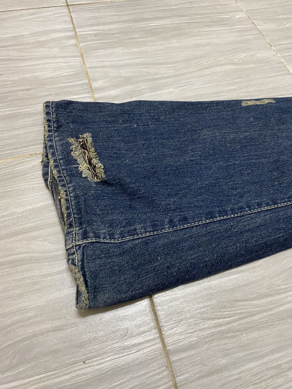 Vanquish Vtg Vanquish Japan Heavy Distressed "Mud Wash" Bootcut Denim Size US 31 - 6 Thumbnail