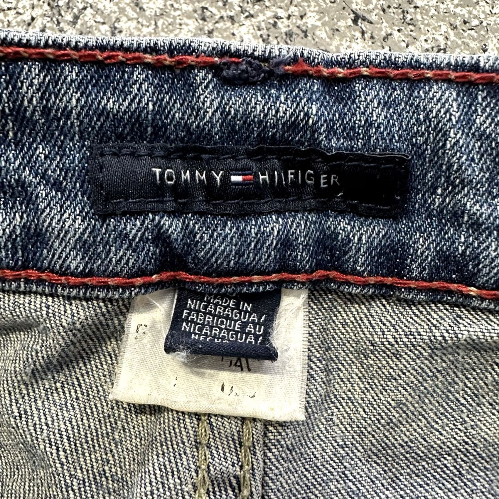 Tommy Hilfiger Tommy Hilfiger Jeans Womens 29 29x31 Medium Wash Denim Straight Rise 5-Pocket Regular Color: Blue Womens Jeans Size 24" / US 00 / IT 34 - 4 Thumbnail