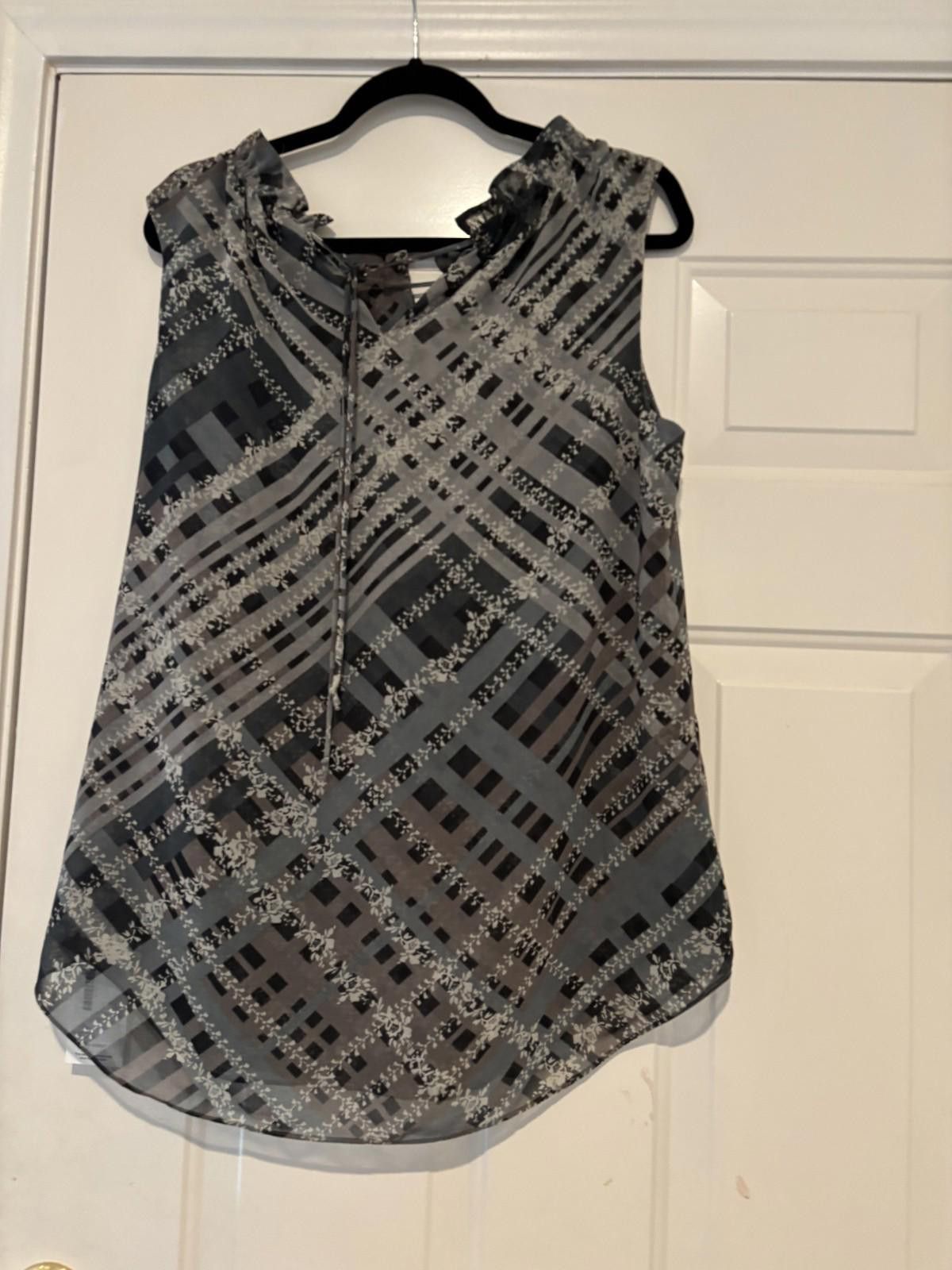 Designer Womens Cabi sz M grey sleveless blouse #513 Size M / US 6-8 / IT 42-44 - 2 Thumbnail