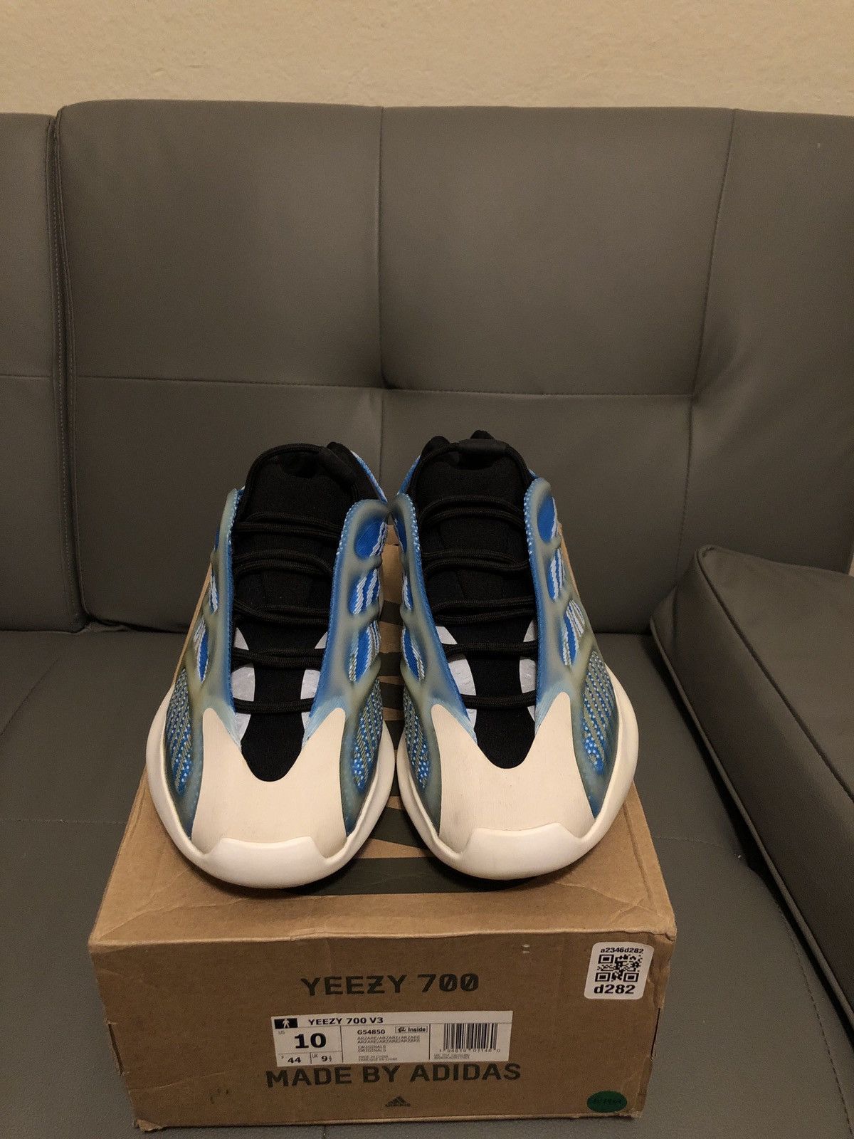 Adidas Yeezy 700 V3 azare Size US 10 / EU 43 - 1 Thumbnail