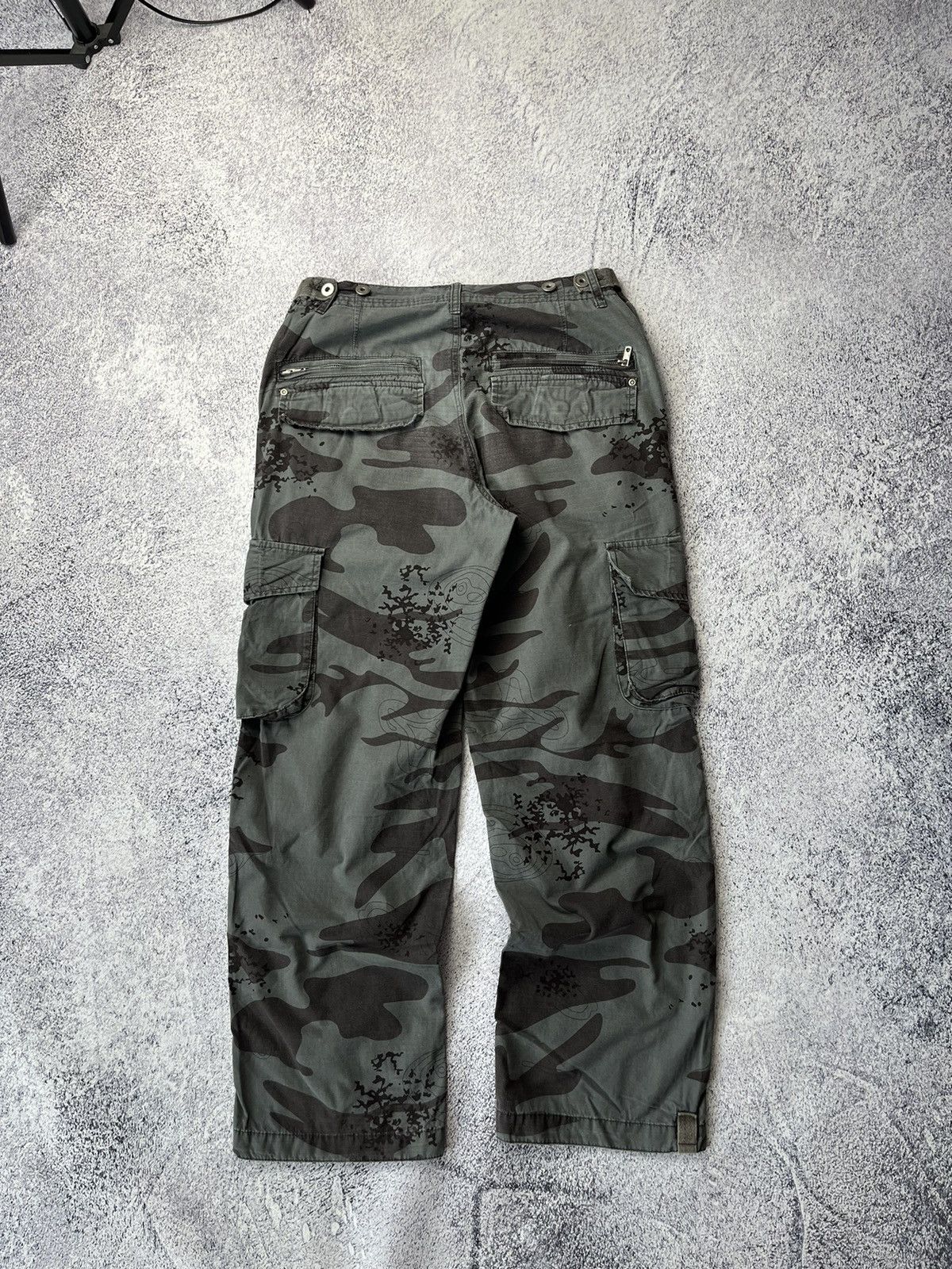 Japanese Brand RARE VINTAGE FADED STREETWEAR CAMO CARGO PANTS Y2K Size US 32 / EU 48 - 15 Thumbnail