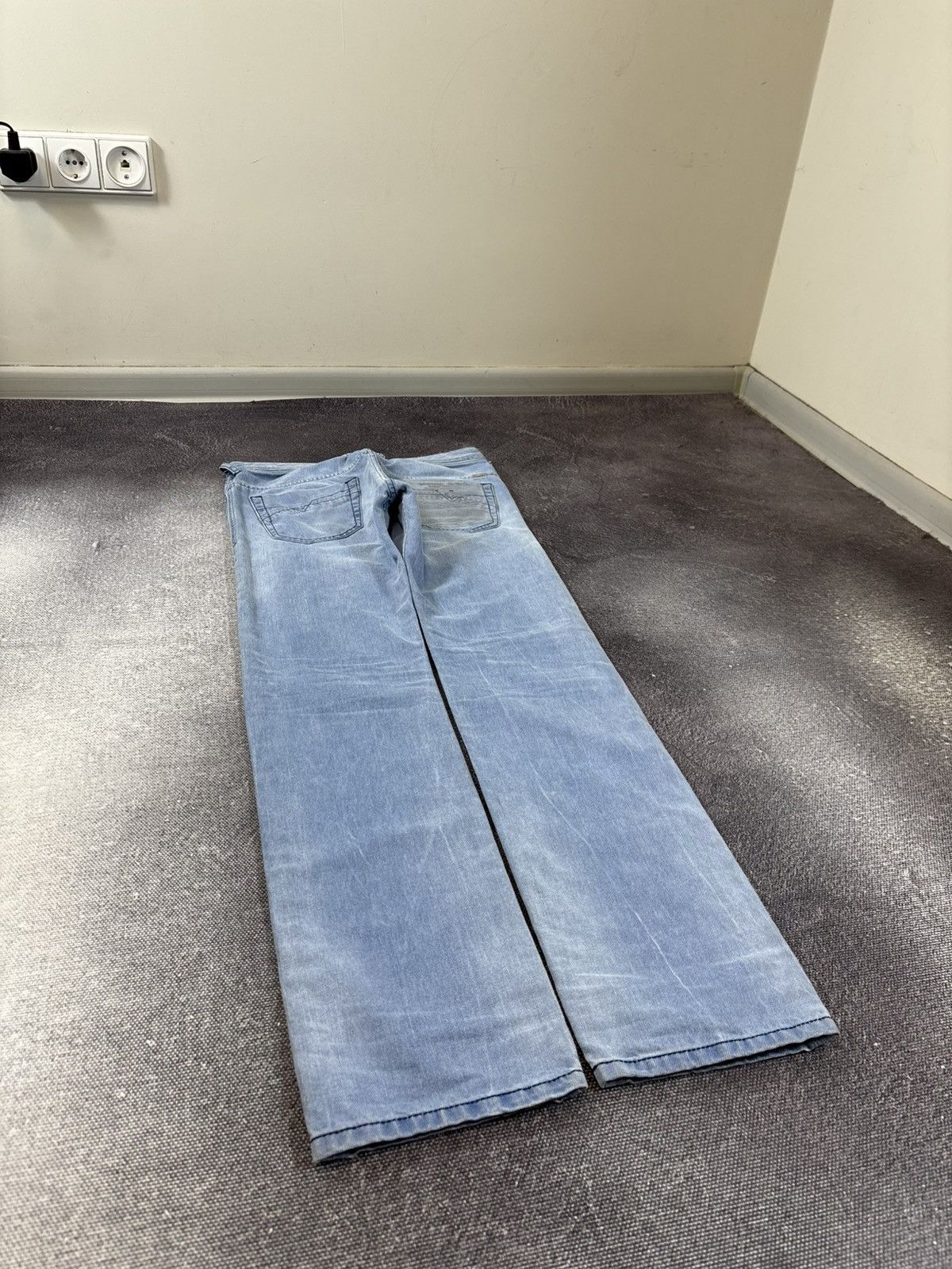 Diesel Diesel Iakop NWT Men’s Regular Slim Tapered Blue Denim Jeans Size US 28 / EU 44 - 15 Thumbnail