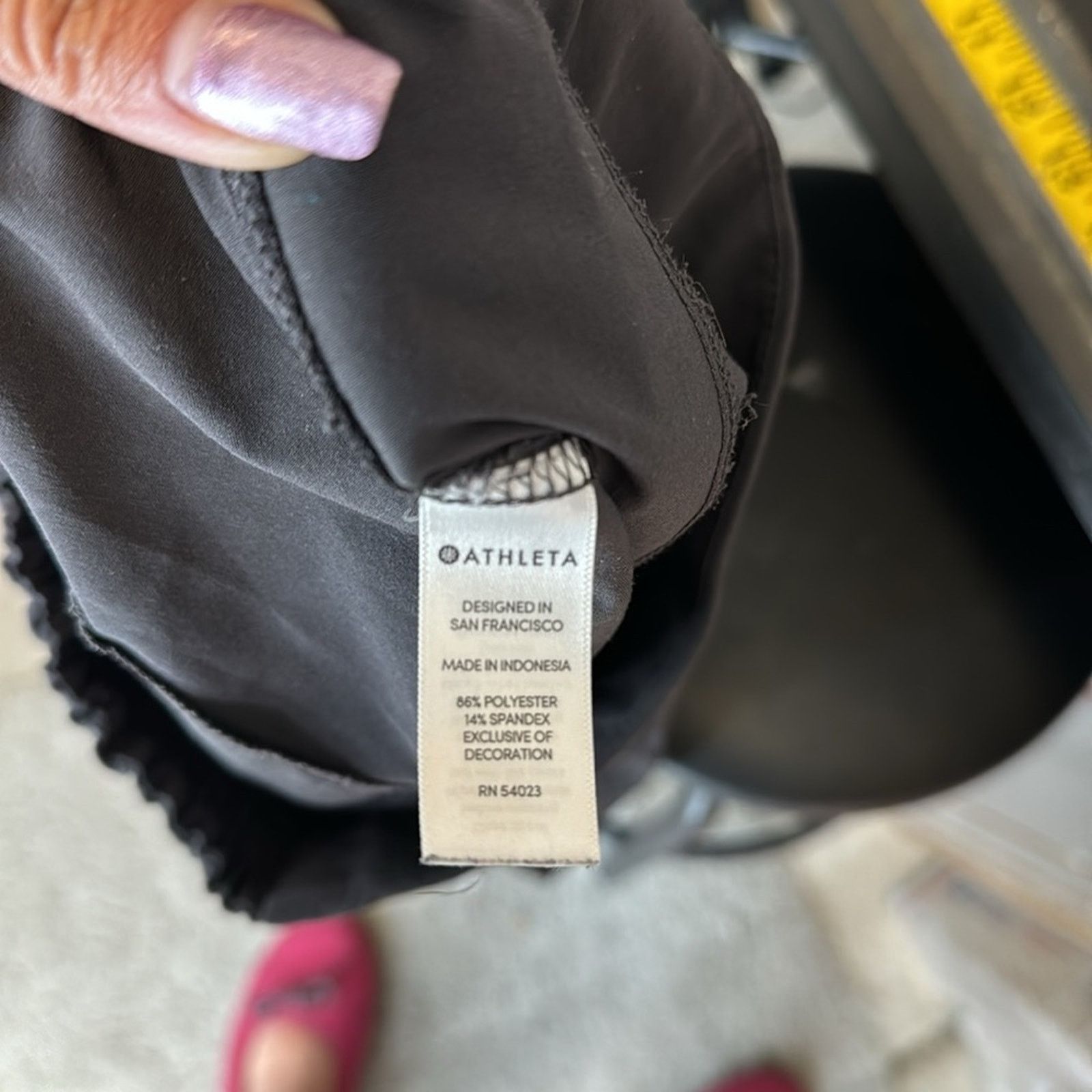 Athleta Athleta Chelsea Cargo pants black athleisure athletic sz 2 Size 27" / US 4 / IT 40 - 8 Thumbnail