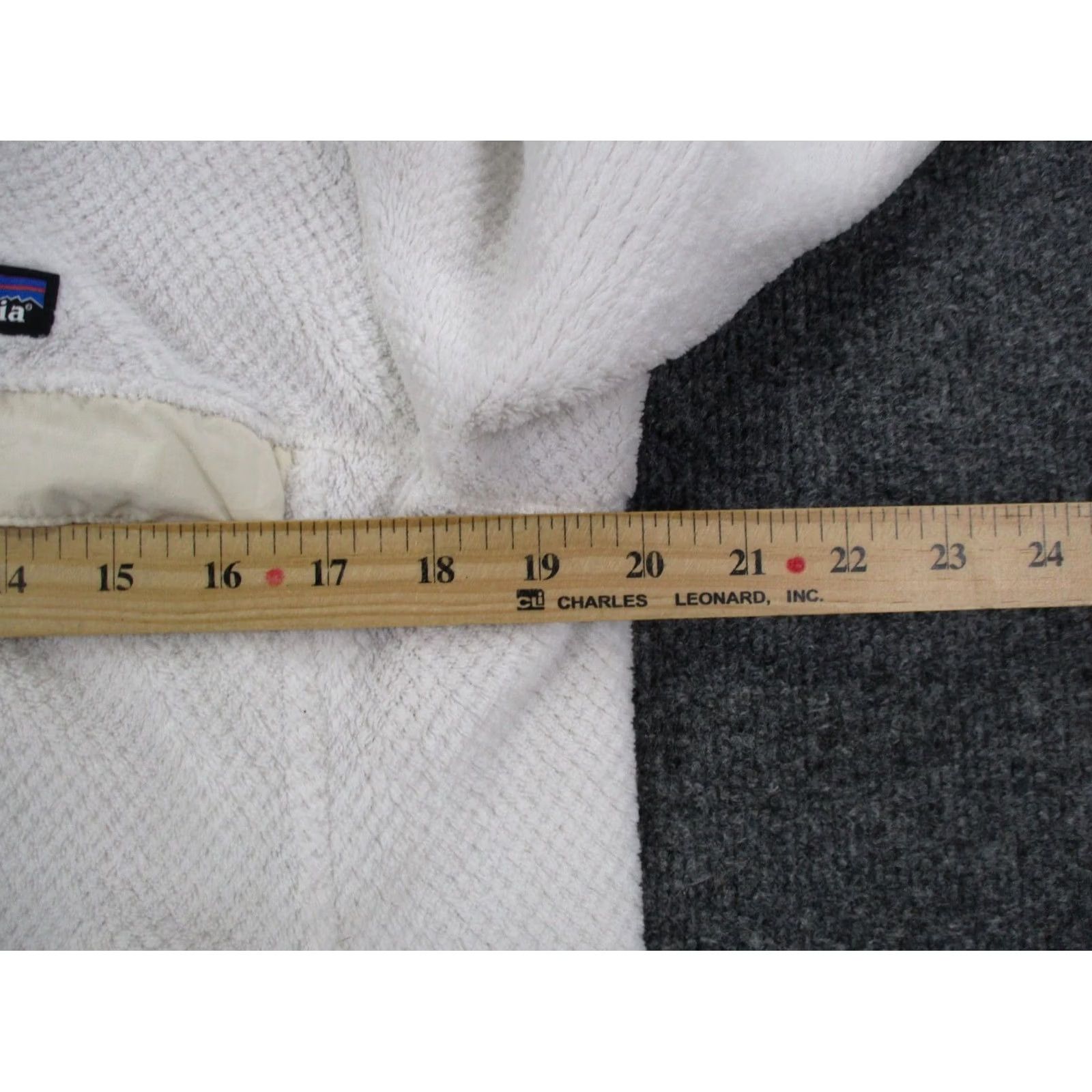 Patagonia Patagonia Jacket Womens L White Snap Fleece Outdoor Hiking Windbreaker 25442 Womens L White Patagonia Jacket Outdoor Windbreaker Fleece Snap Size L / US 10 / IT 46 - 5 Thumbnail