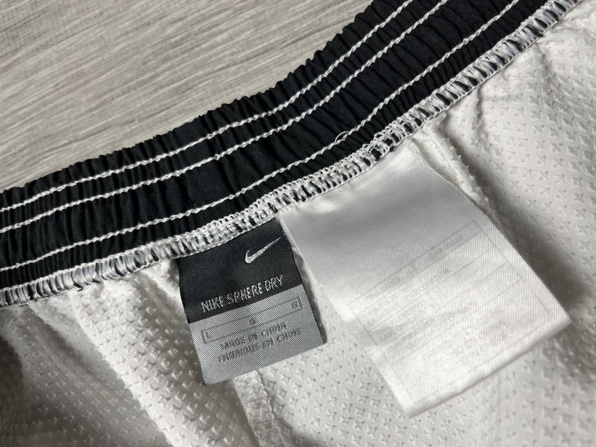 Nike Nike shorts vintage size Large Size US 34 / EU 50 - 3 Thumbnail
