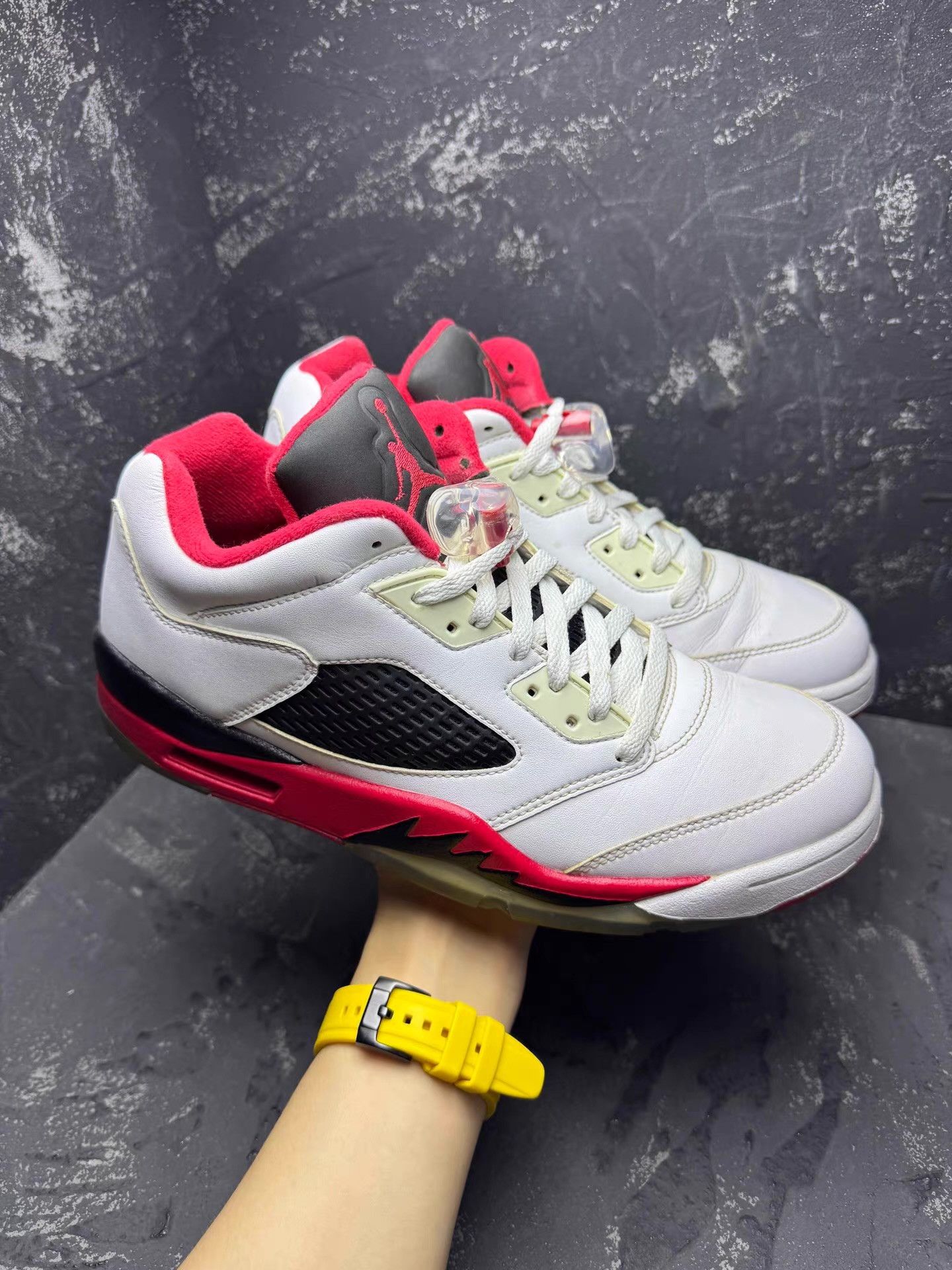 Nike Nike Air Jordan 5 White & Red Rukawa Q10 Size US 9.5 / EU 42-43 - 3 Thumbnail