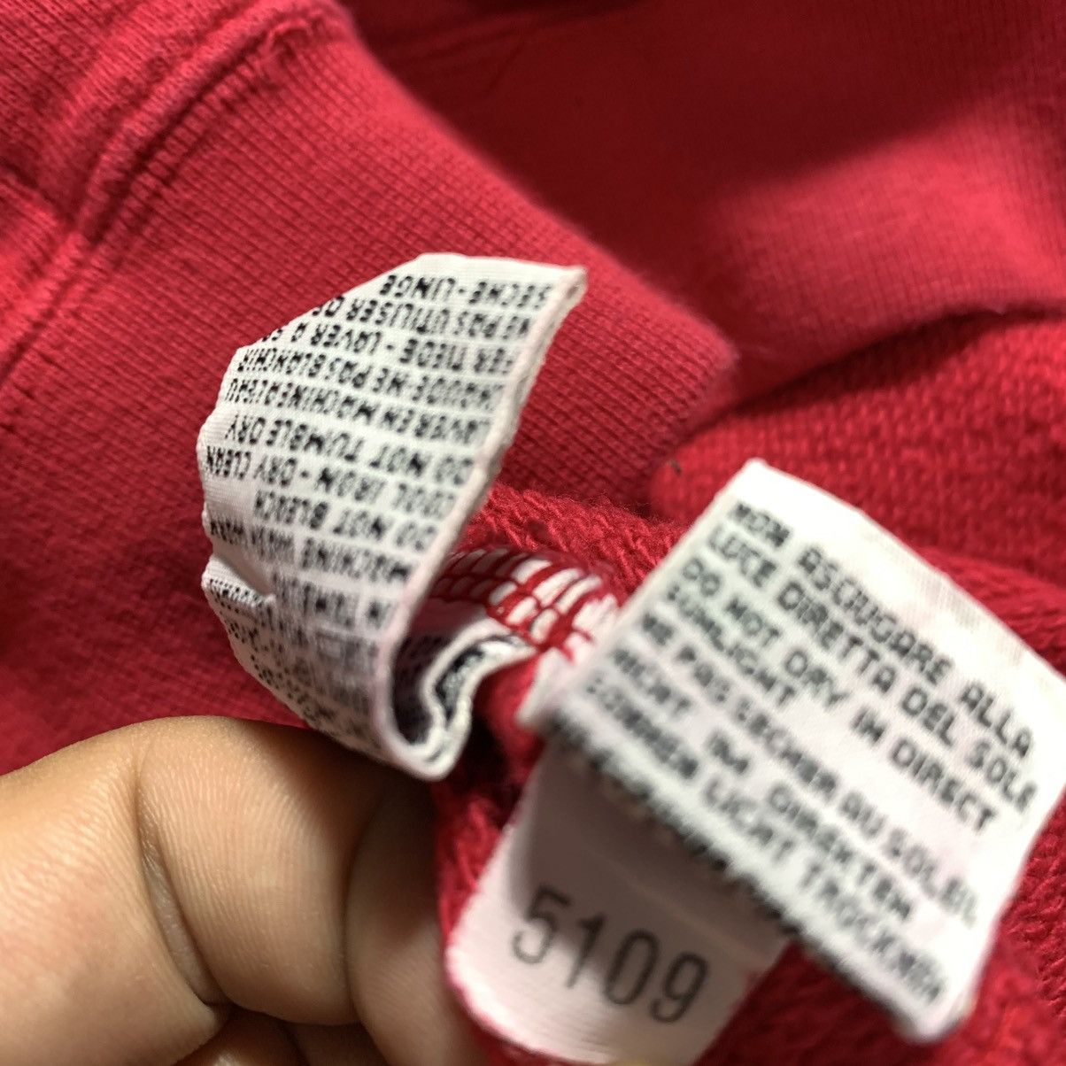 Benetton Vintage 90s Benetton Red Sweetshirt Size US L / EU 52-54 / 3 - 8 Thumbnail