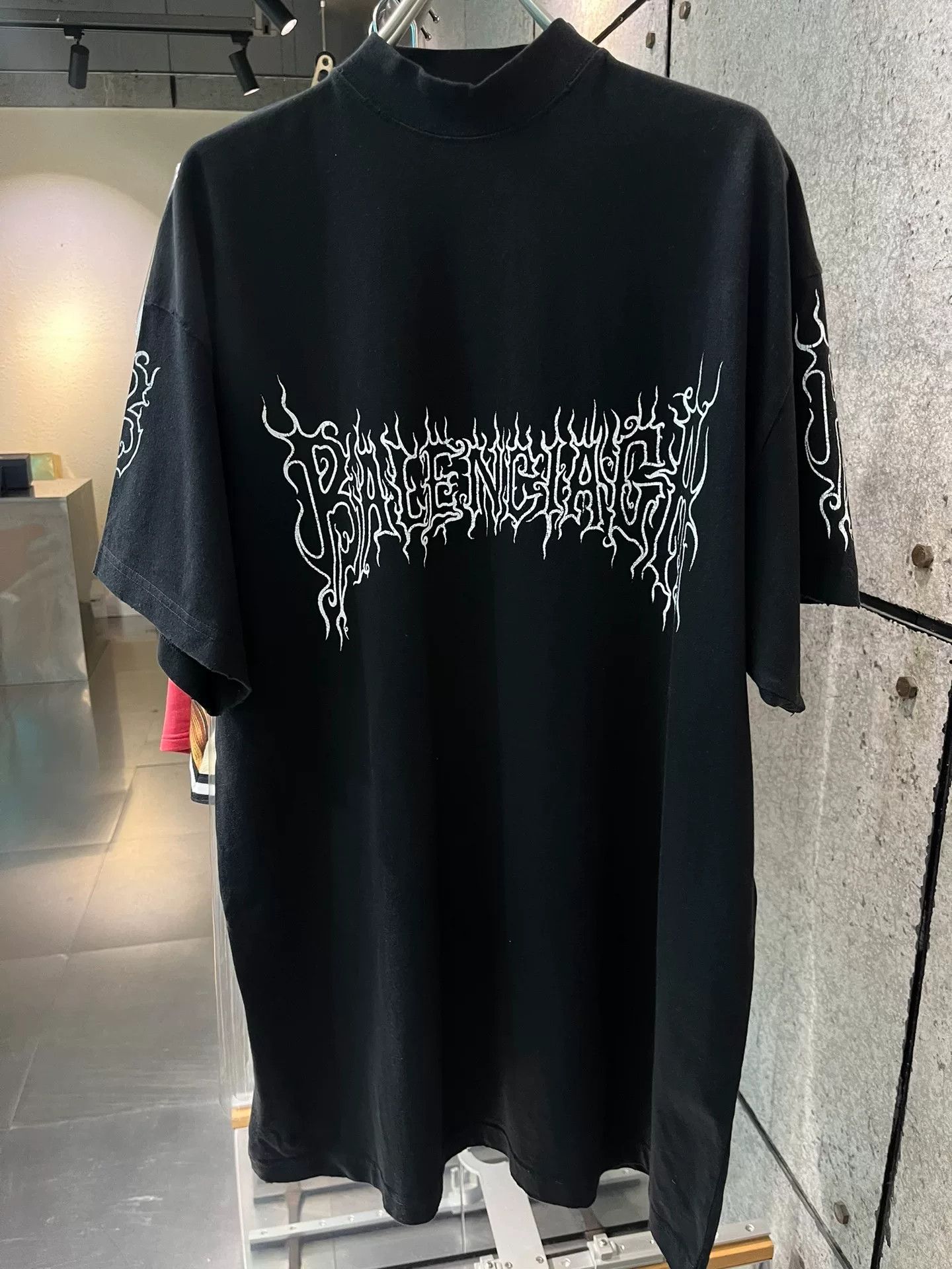 Balenciaga Balenciaga FW23 Distressed Print T-shirt Size S / US 4 / IT 40 - 1 Thumbnail