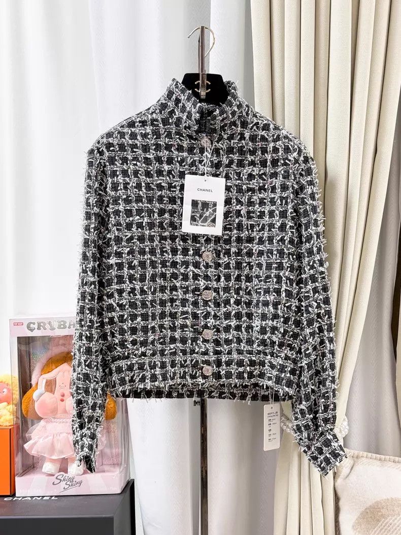 Chanel Chanel 23A Handicraft Workshop Series Black and White Colo Size XXS / US 00 / IT 34 - 1 Thumbnail