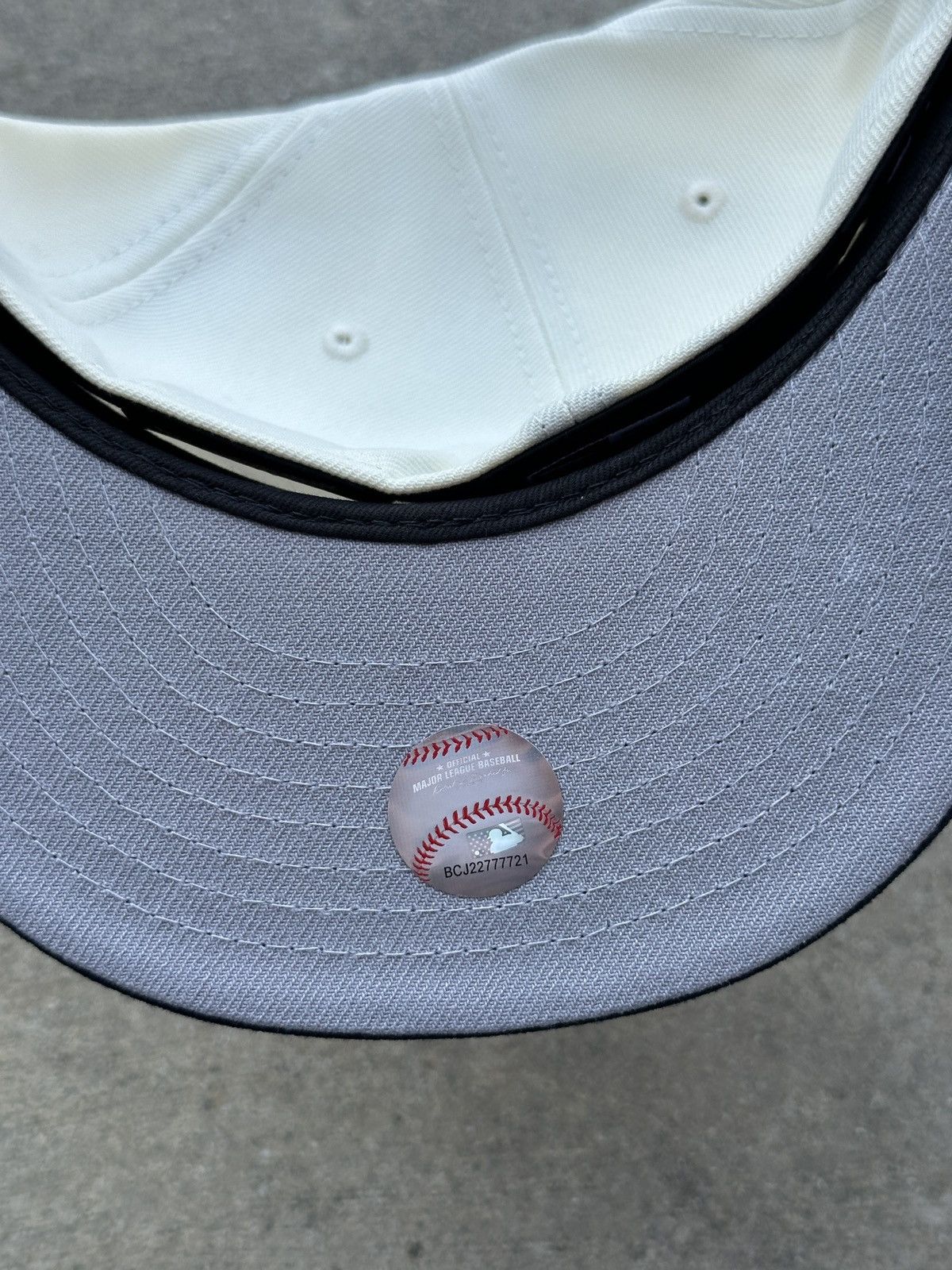 MLB × New Era Florida Marlins Chrome White Two Tone Fitted Hat 7 1/8 Size ONE SIZE - 3 Thumbnail