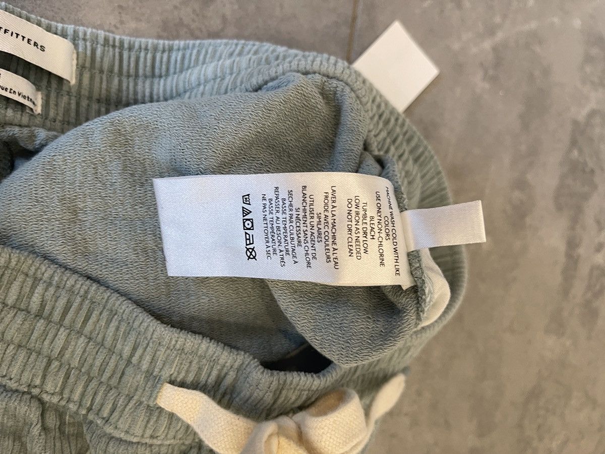 Urban Outfitters Urban outfitters corduroy shirts size medium Size US 32 / EU 48 - 7 Thumbnail
