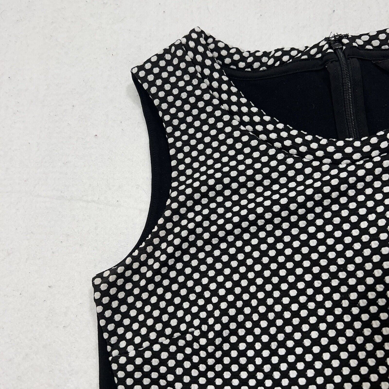 Banana Republic Banana Republic Sleeveless Polka Dot Zip Up Crop Top Size XS / US 0-2 / IT 36-38 - 2 Thumbnail