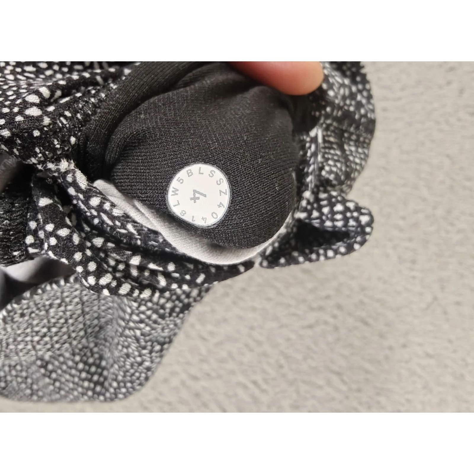 Lululemon VINTAGE Lululemon Pants Womens 4 Black White Speckle High Rise Leggings Yoga LW5BLS Size 27" / US 4 / IT 40 - 6 Thumbnail