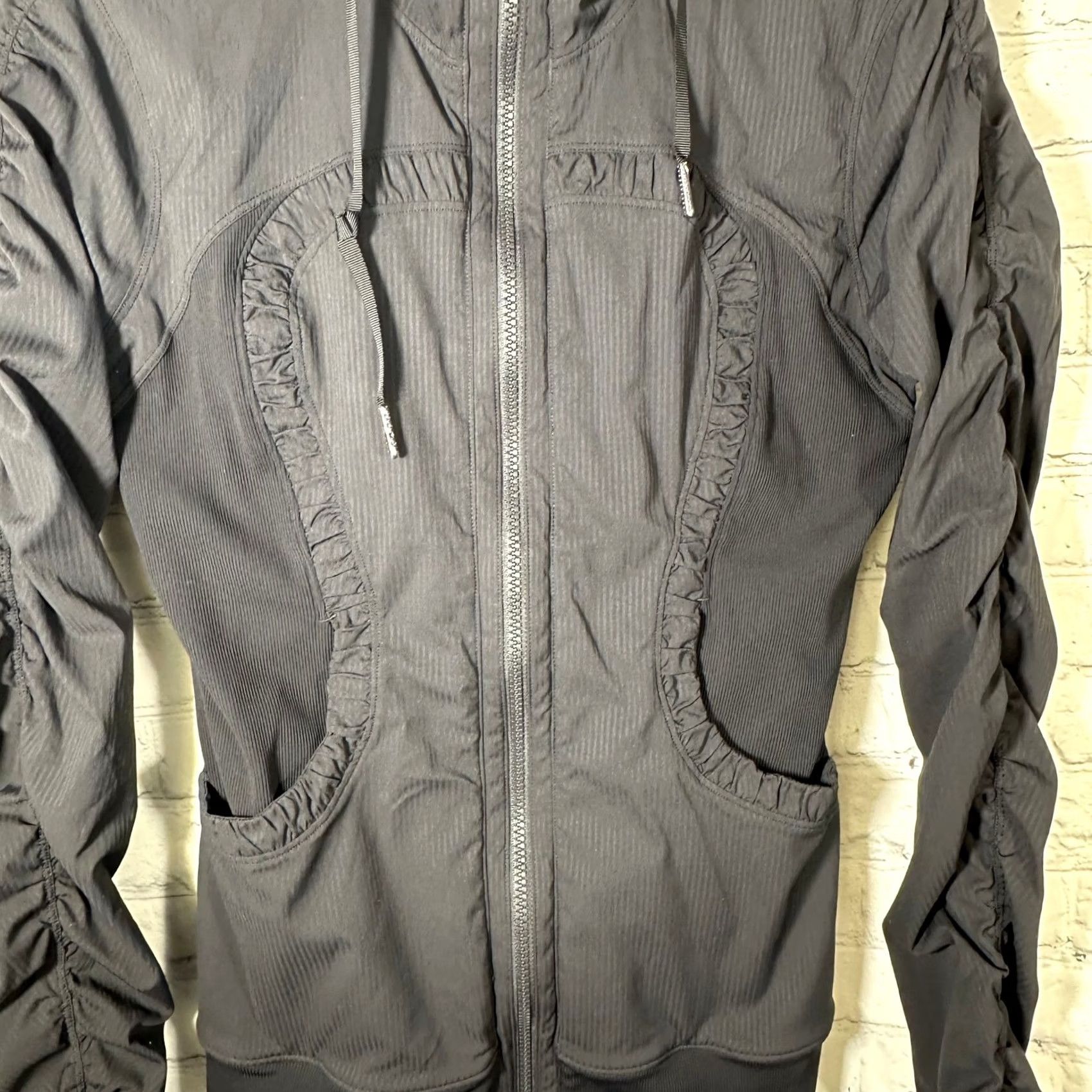Lululemon Lululemon Stride Jacket Hoodie Full Zip Ruched Sleeve Black Women 6 Activewear Small? Size M / US 6-8 / IT 42-44 - 2 Thumbnail